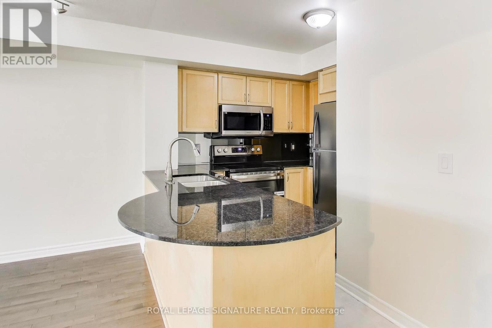 #203 18 KENASTON GARDENS - 9
