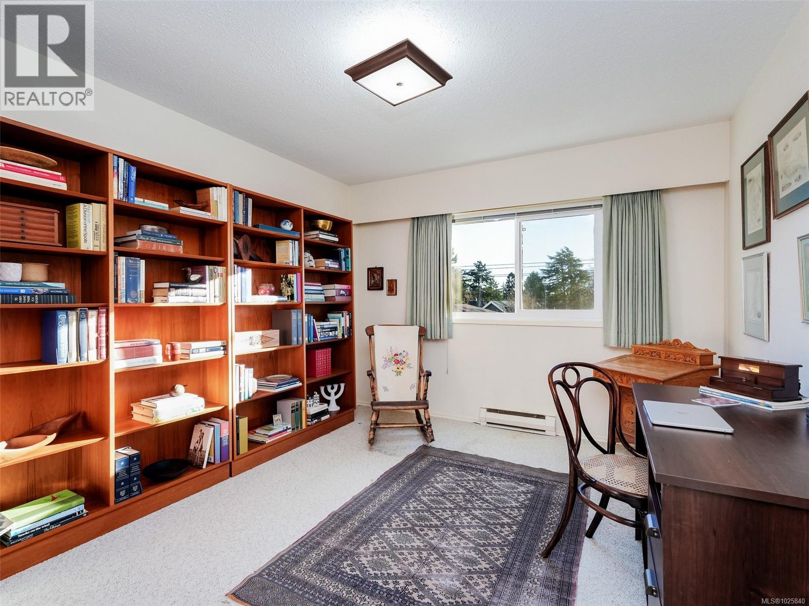#302 2340 Oak Bay Ave - 25