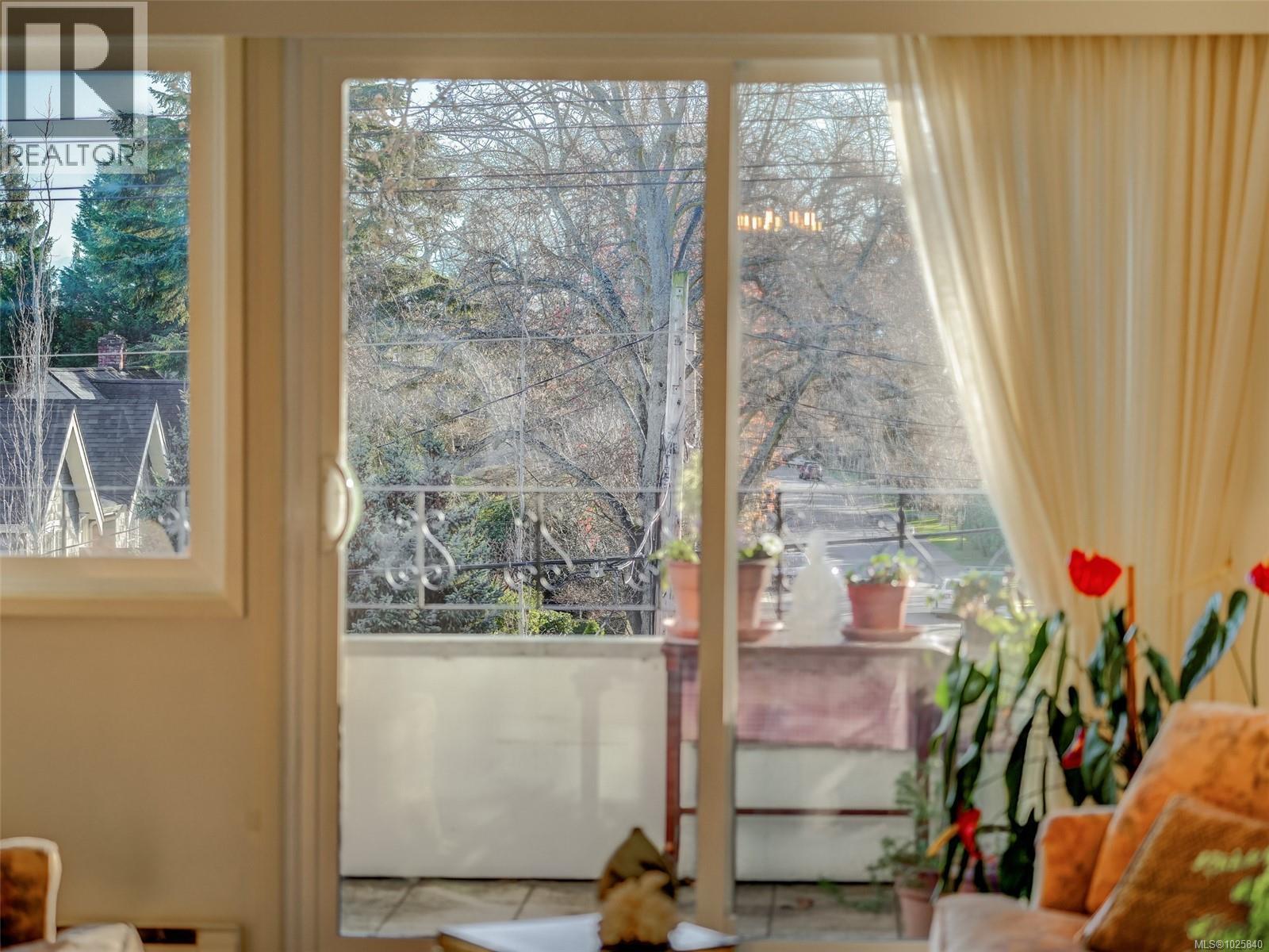 302 2340 Oak Bay Ave, Oak Bay