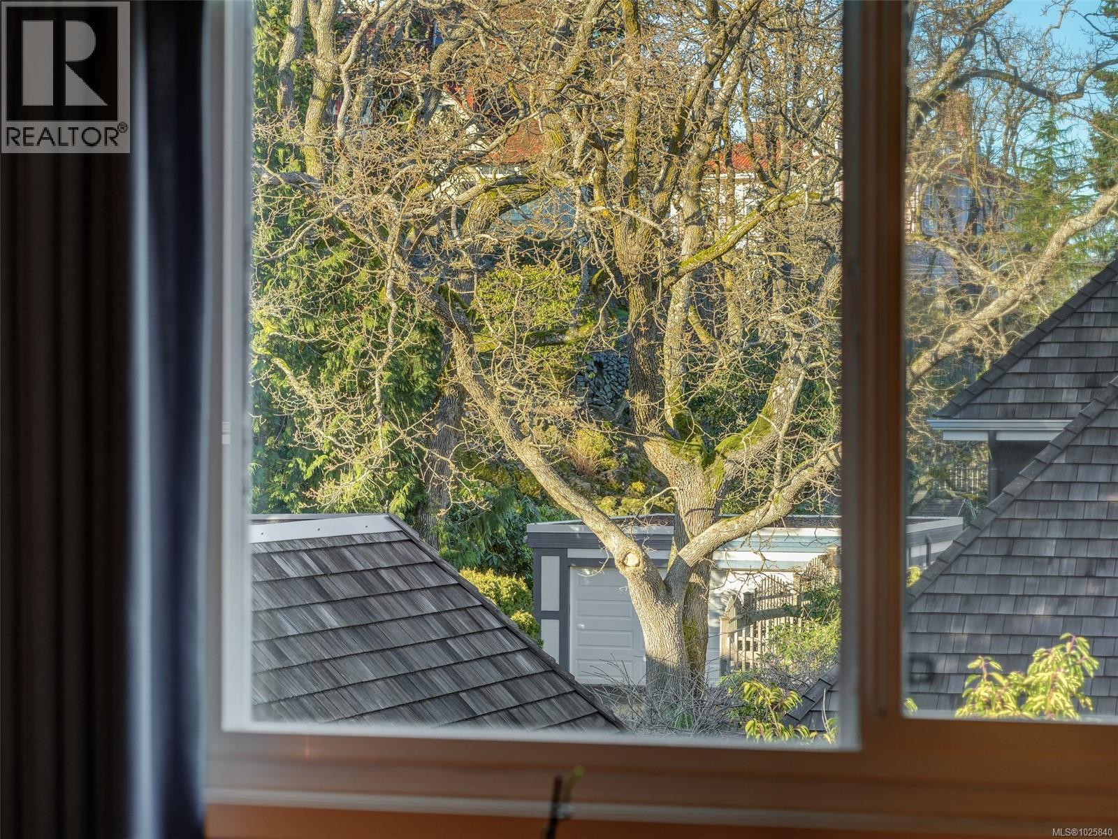 302 2340 Oak Bay Ave, Oak Bay