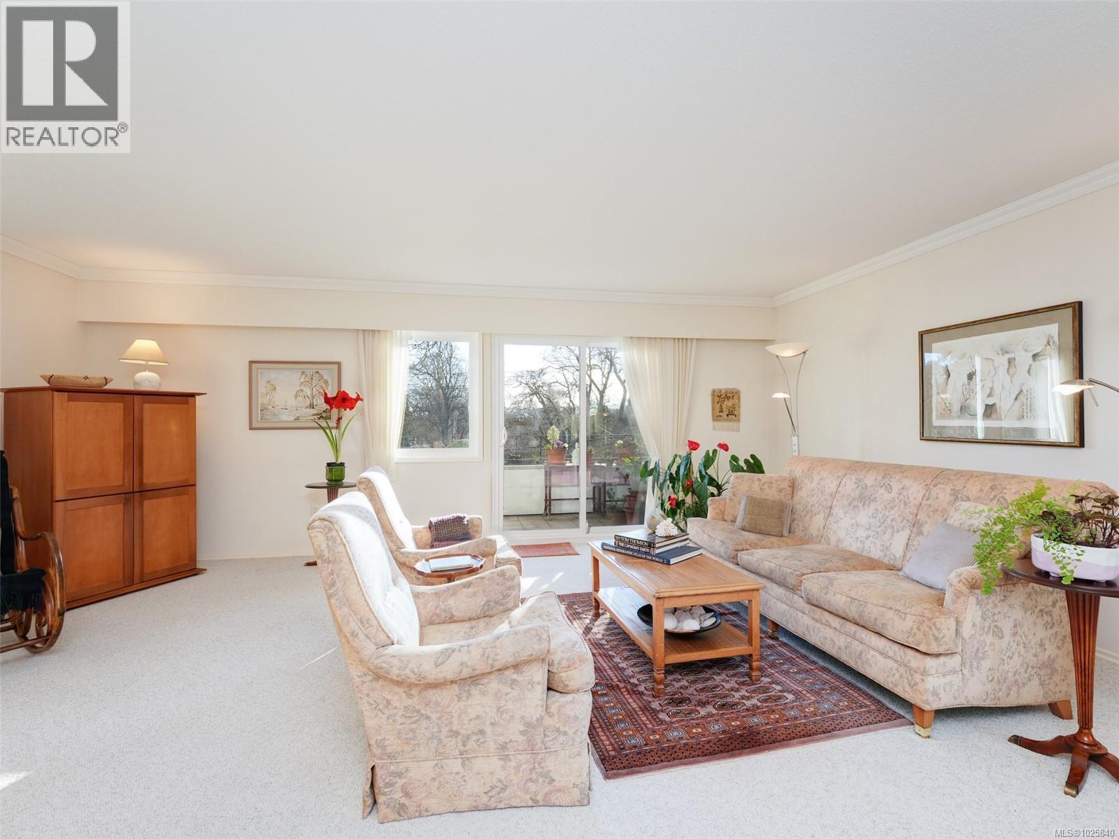 #302 2340 Oak Bay Ave - 4