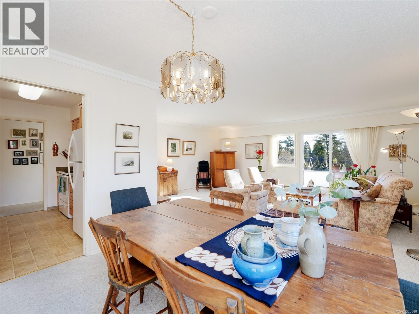 302 2340 Oak Bay Ave, Oak Bay