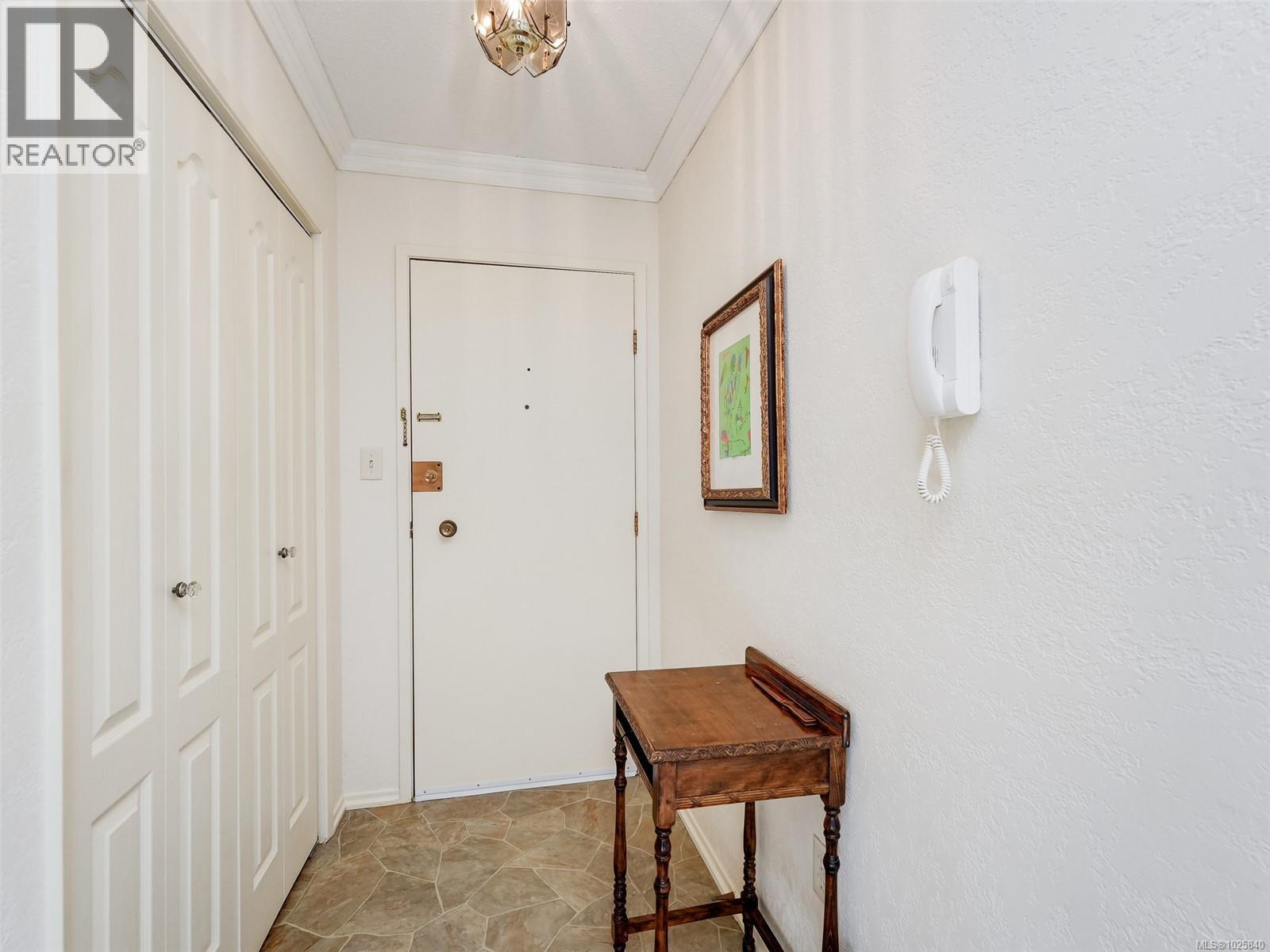 302 2340 Oak Bay Ave, Oak Bay