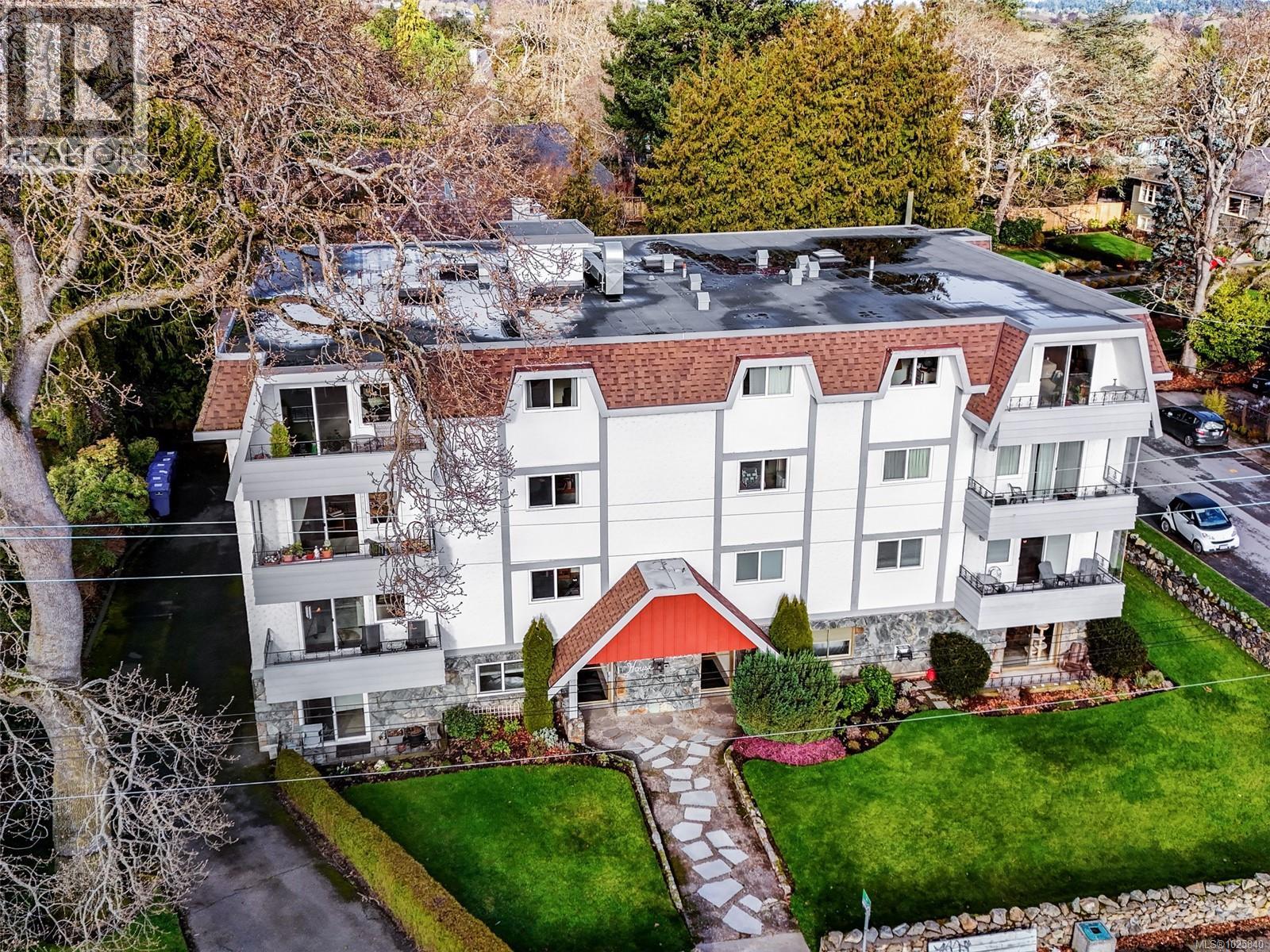 302 2340 Oak Bay Ave, Oak Bay