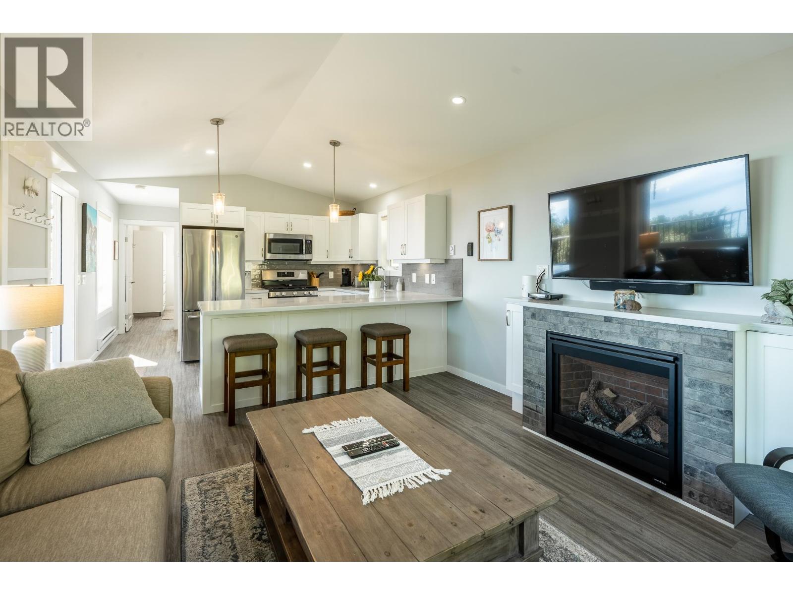 7891-7893 REDROOFFS ROAD, Halfmoon Bay