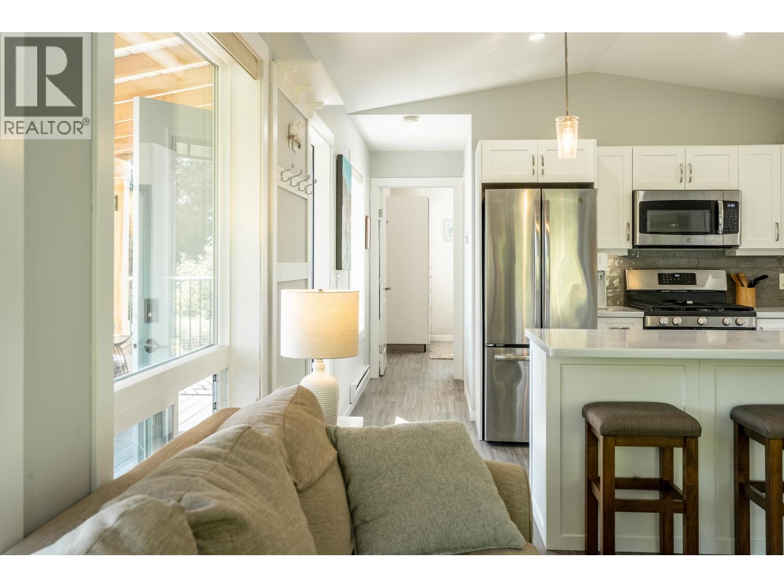 7891-7893 REDROOFFS ROAD, Halfmoon Bay