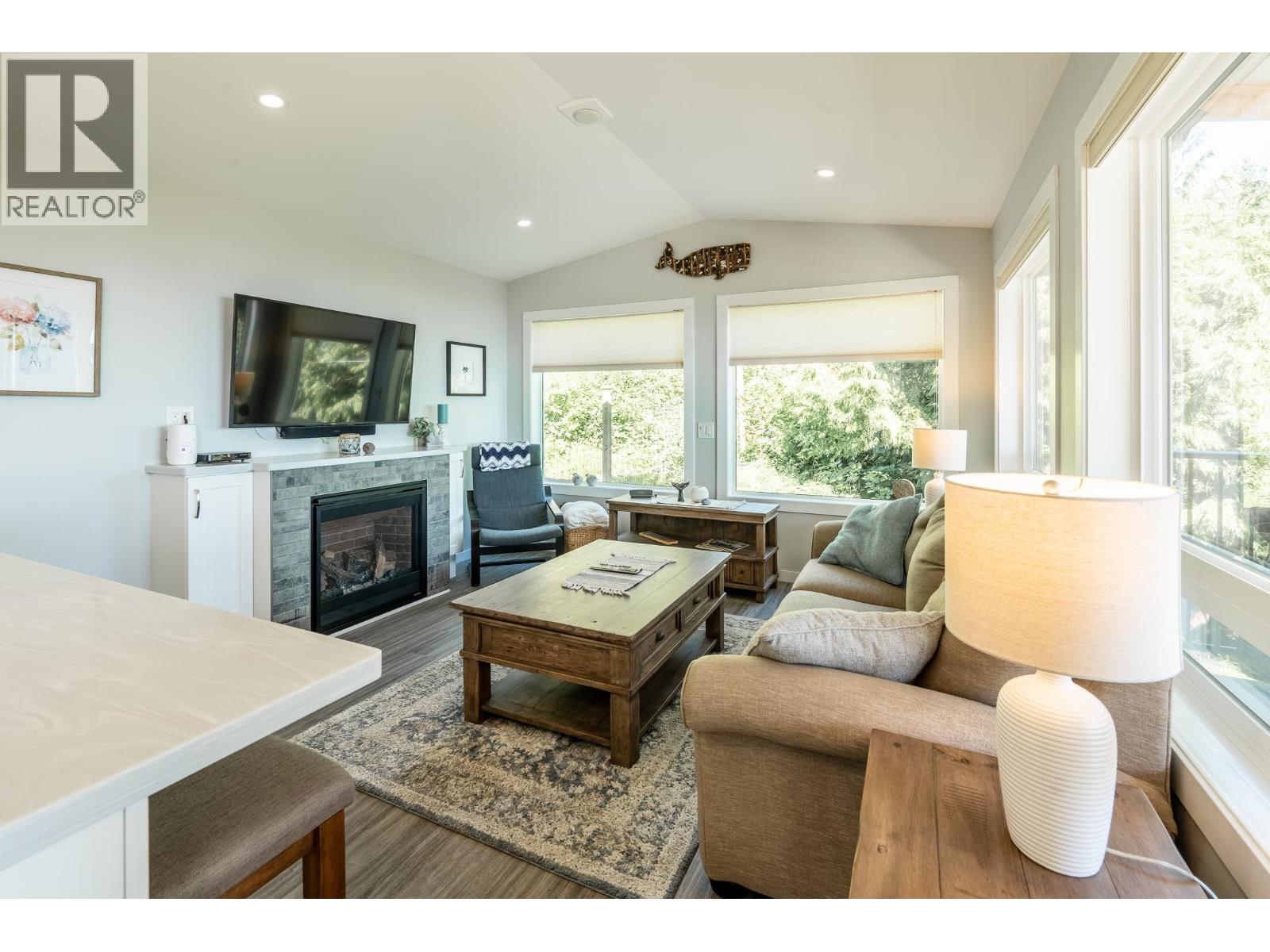 7891-7893 REDROOFFS ROAD, Halfmoon Bay