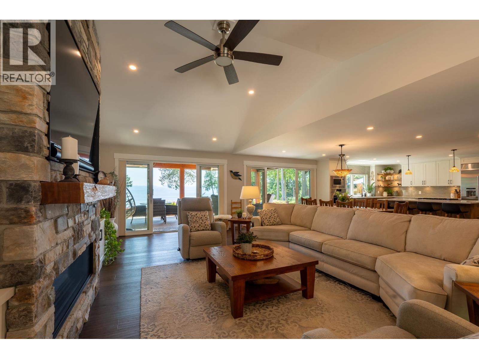 7891-7893 REDROOFFS ROAD, Halfmoon Bay