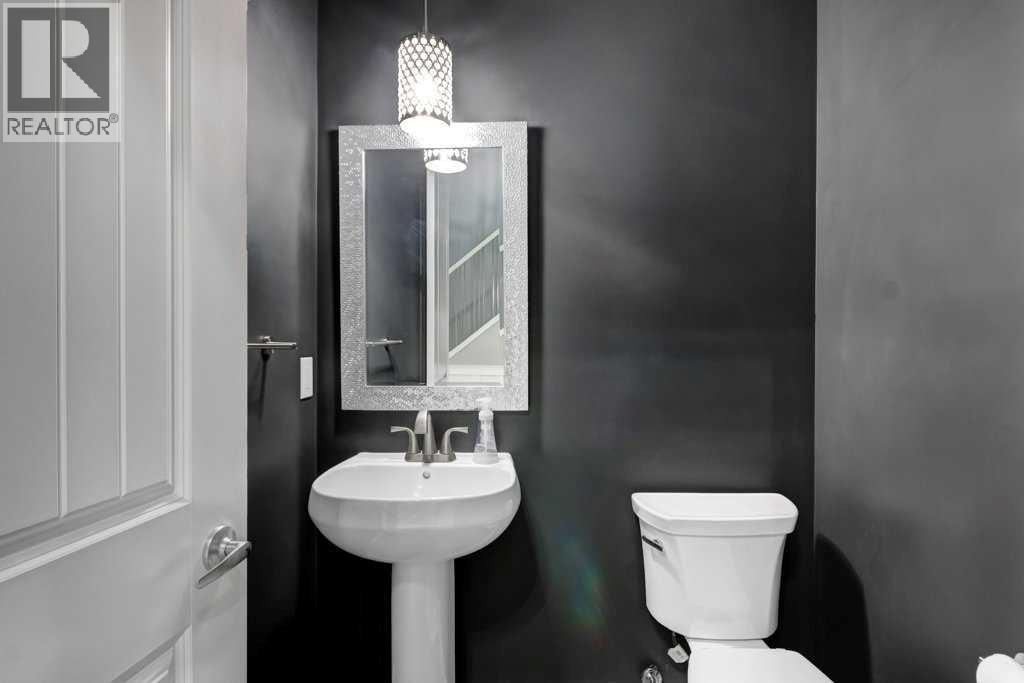 Single Family House for Sale in  Fortress Bay SW Springbank Hill Calgary 