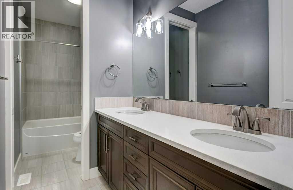 Single Family House for Sale in  Fortress Bay SW Springbank Hill Calgary 