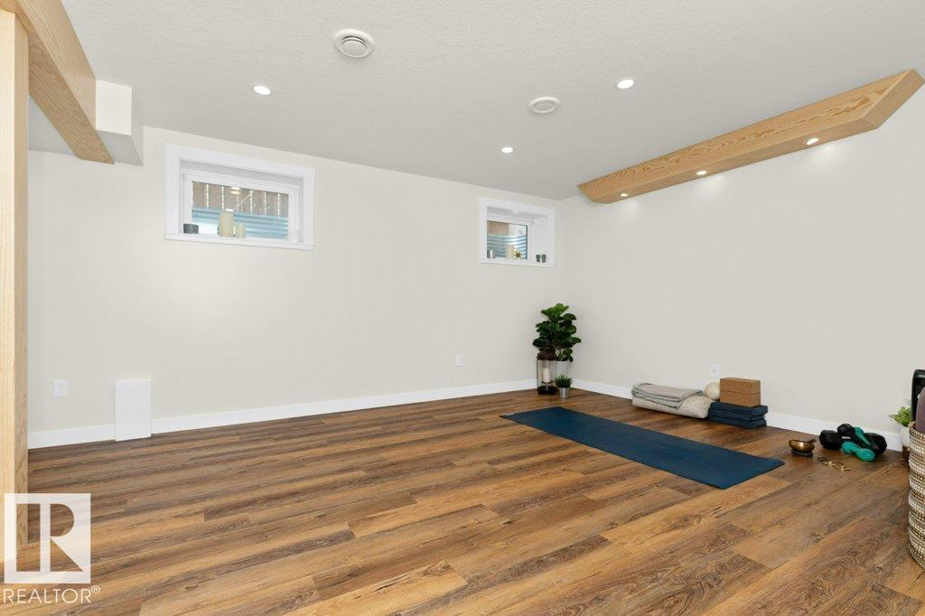 2607 20 AV NW, Edmonton