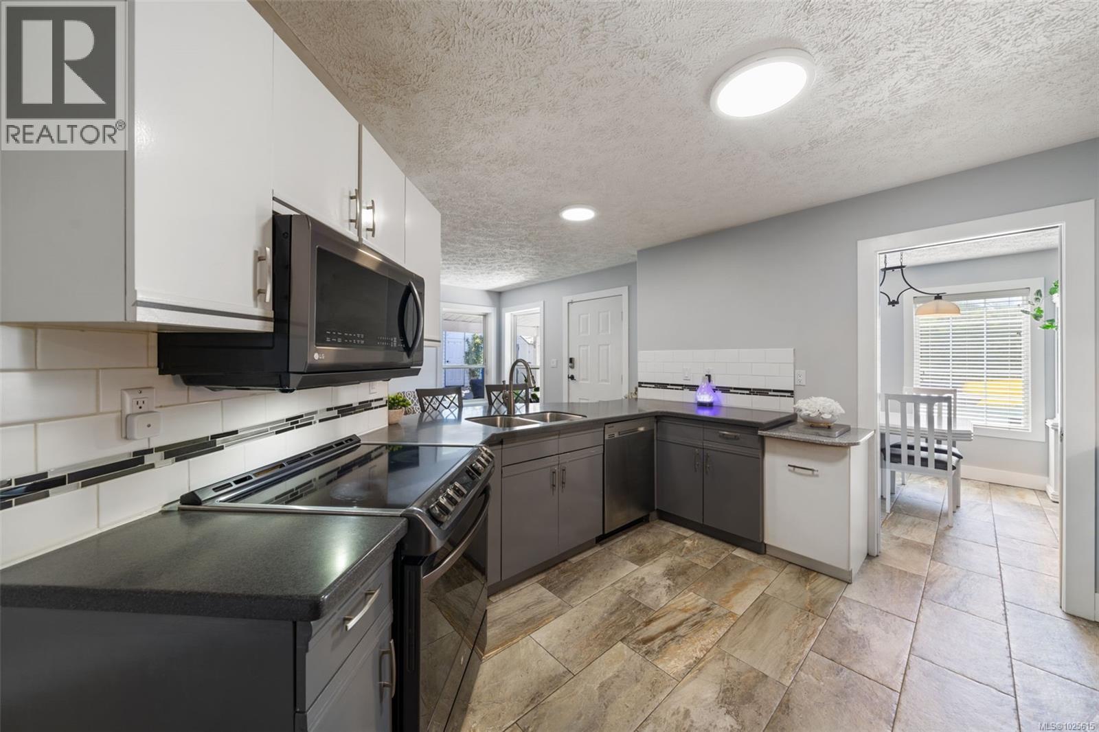 212 Cowichan Ave E, Lake Cowichan