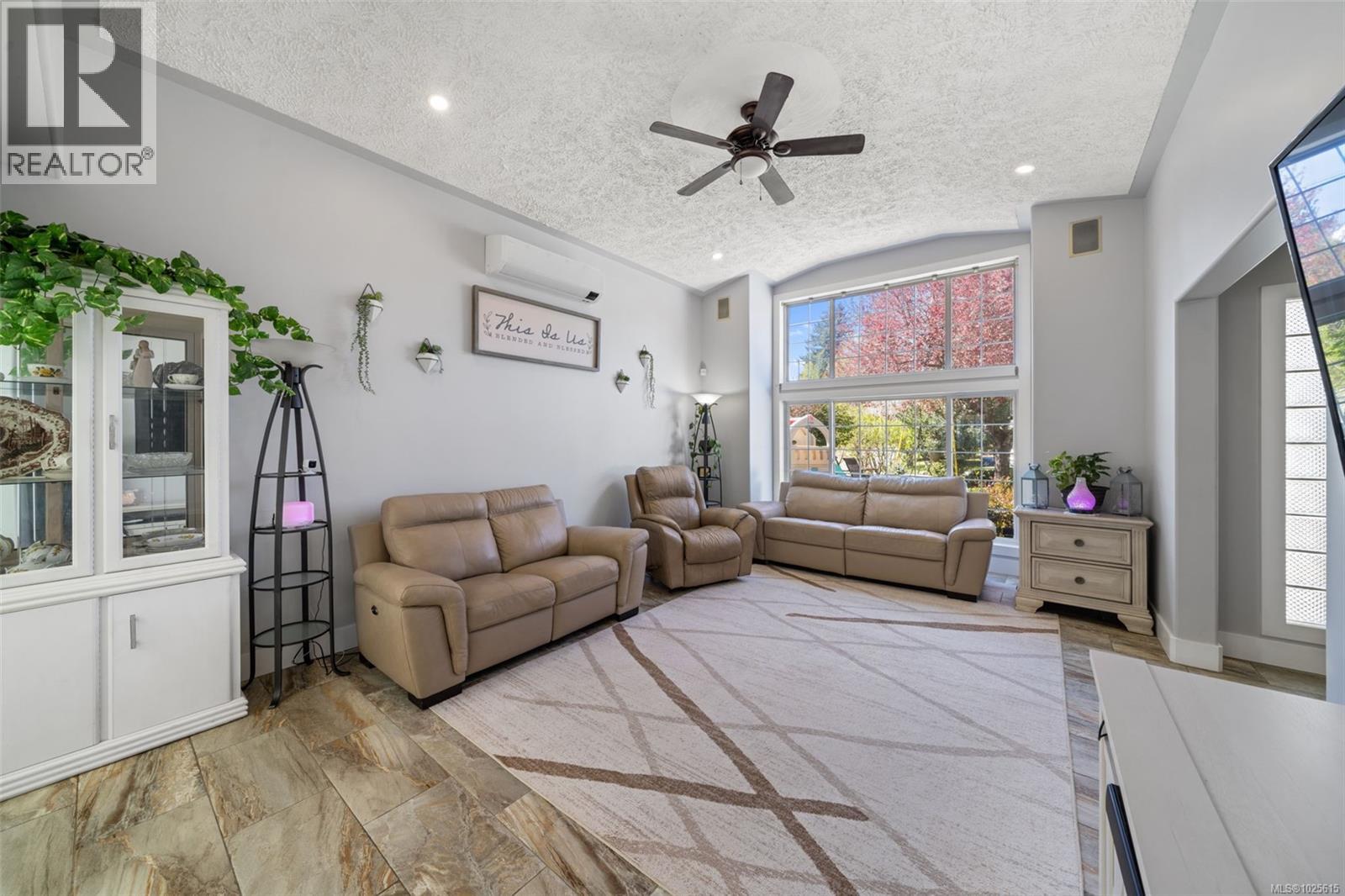 212 Cowichan Ave E, Lake Cowichan