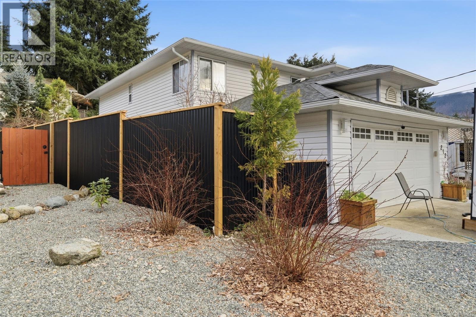 212 Cowichan Ave E, Lake Cowichan