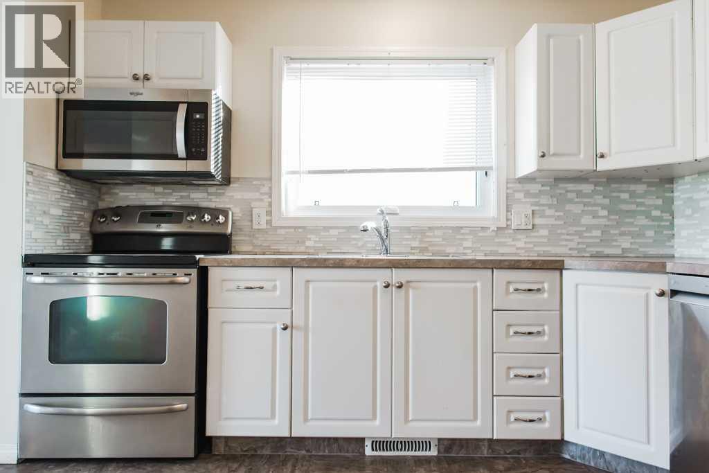 Single Family House Bungalow for Sale in   Avenue Mountview Grande Prairie 