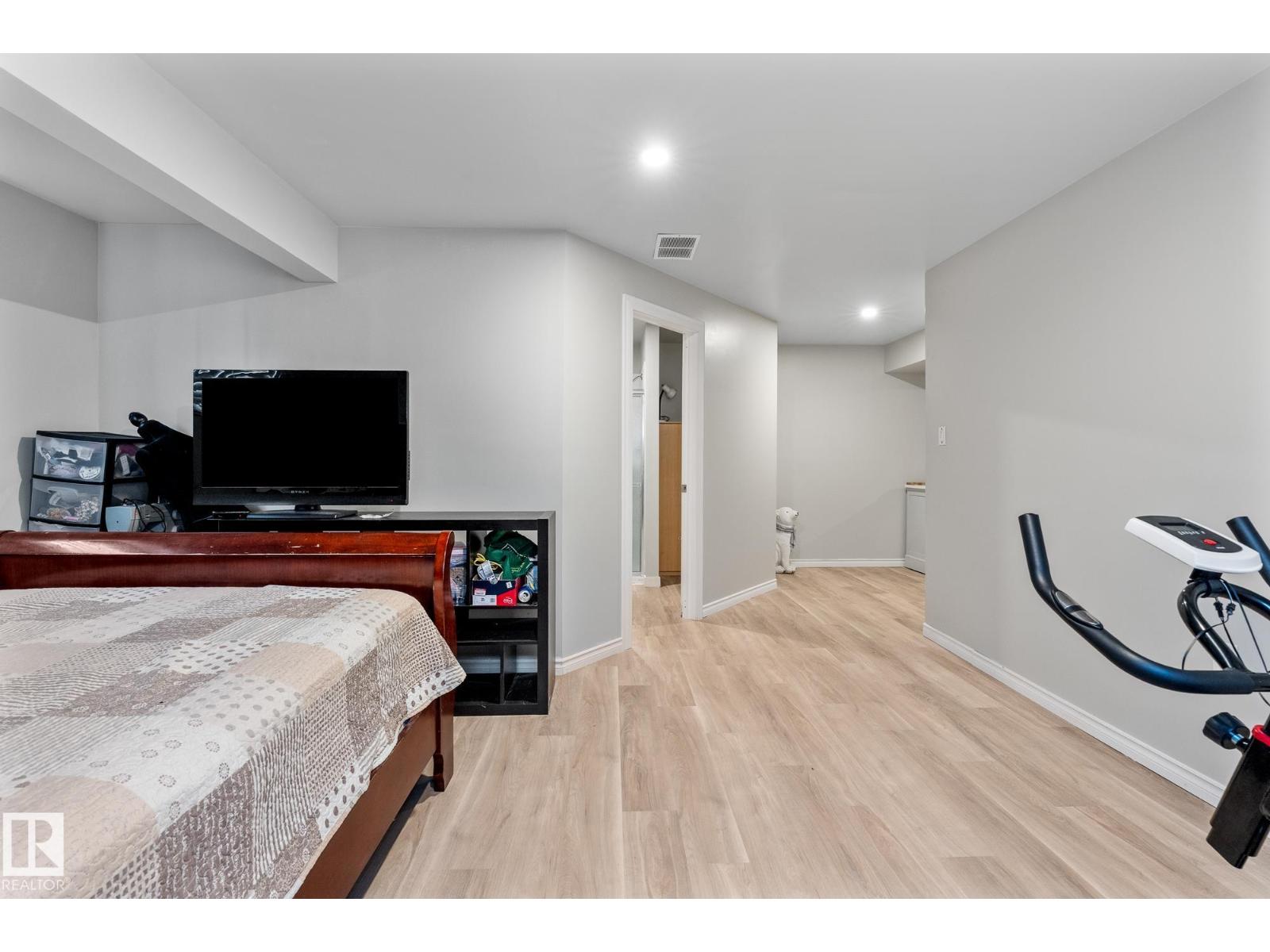 13148 151 AV NW, Edmonton