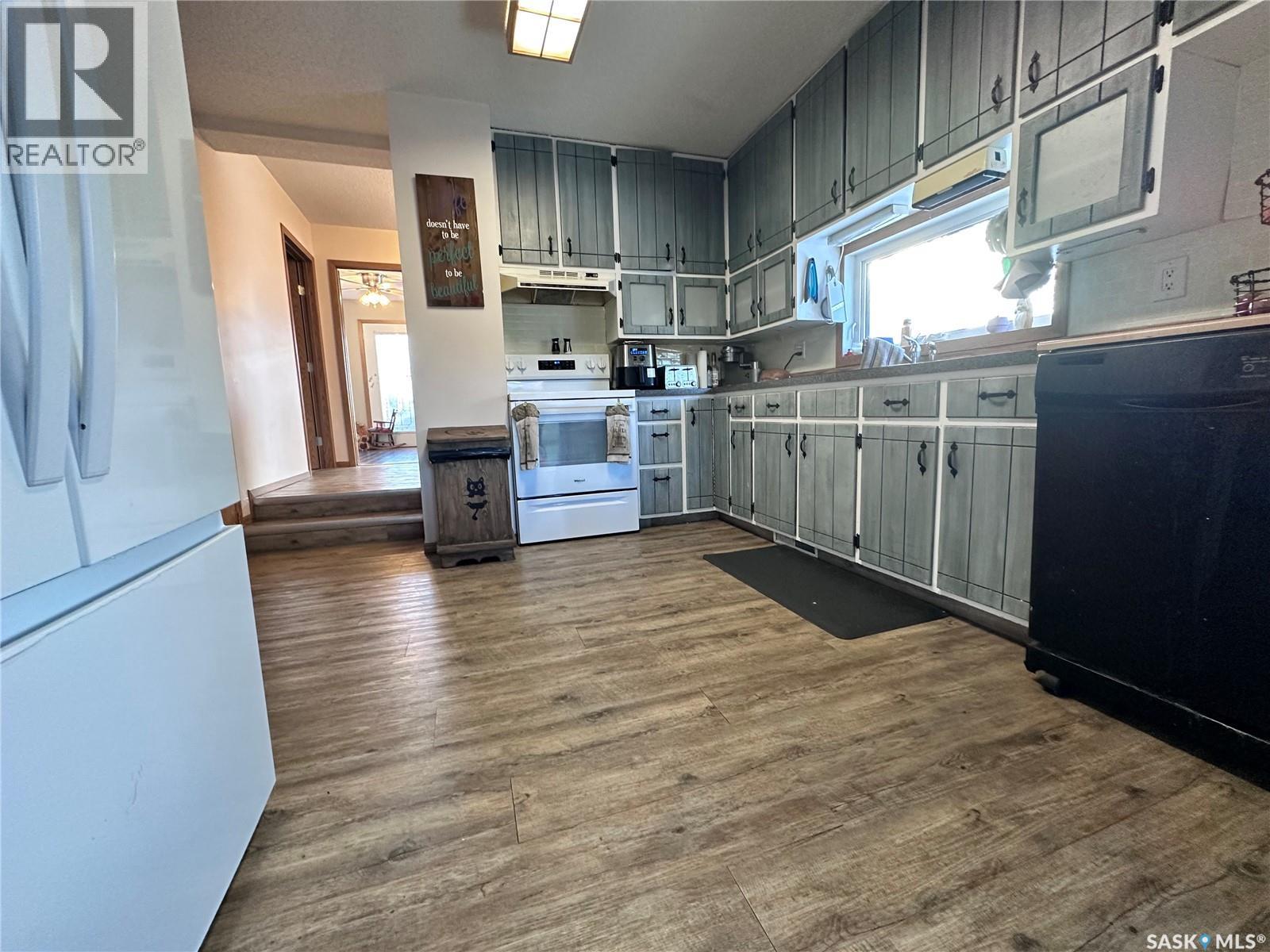 732 101st STREET - Photo 5 of 31, North Battleford, Saskatchewan