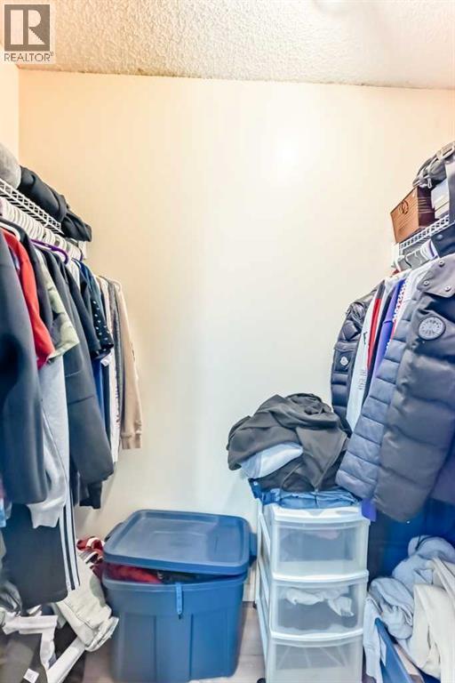 Single Family House Bi-level for Sale in  Saddlebrook Gardens NE Saddle Ridge Calgary 