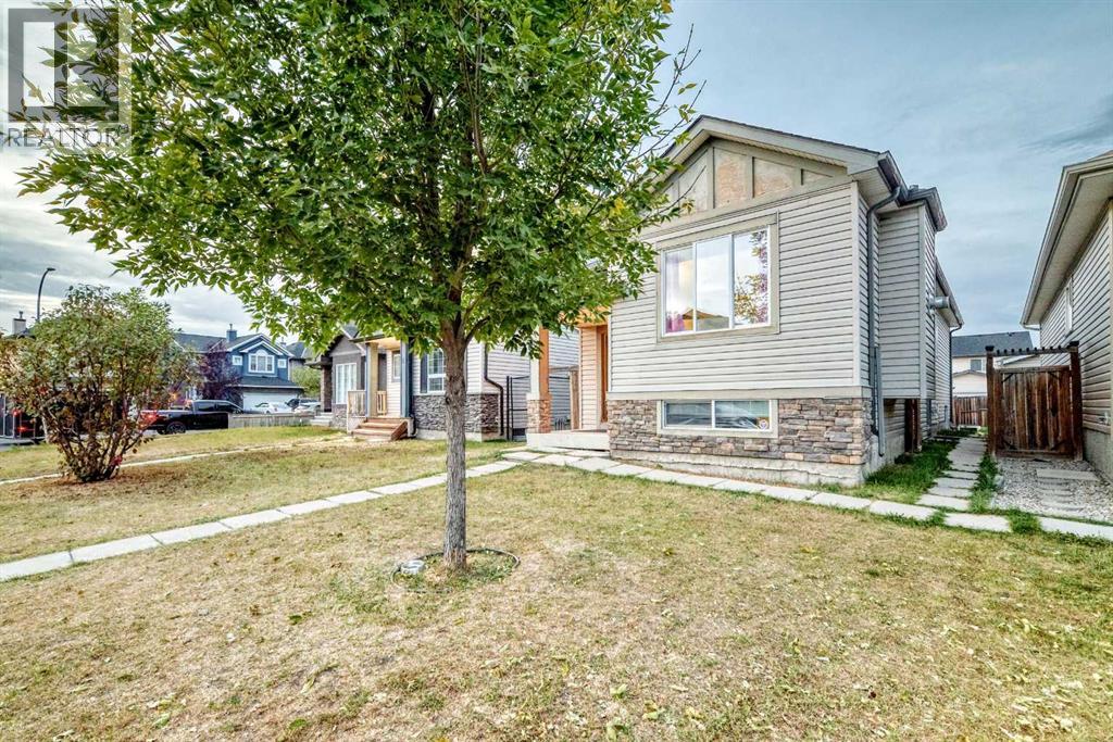 Single Family House Bi-level for Sale in  Saddlebrook Gardens NE Saddle Ridge Calgary 