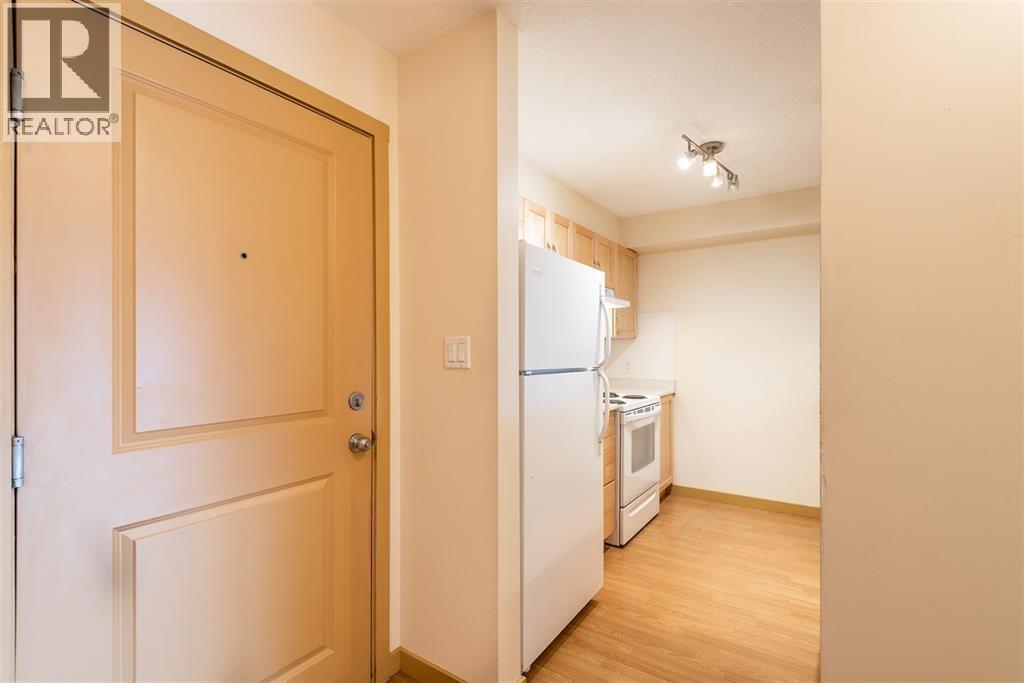 2FL 38003 SECOND AVENUE, Squamish