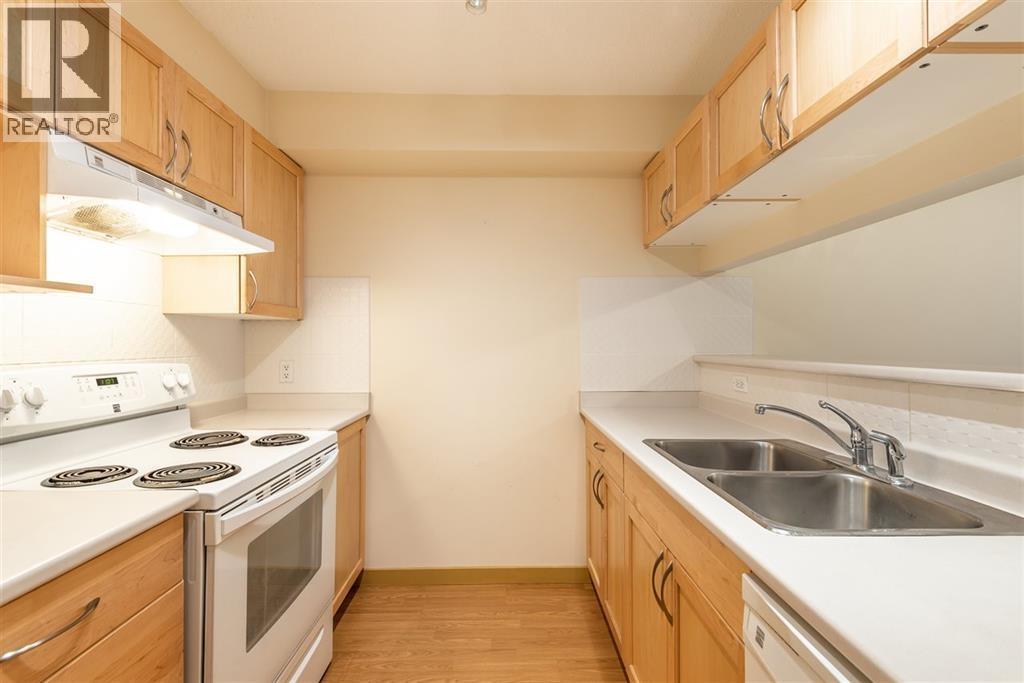 2FL 38003 SECOND AVENUE, Squamish