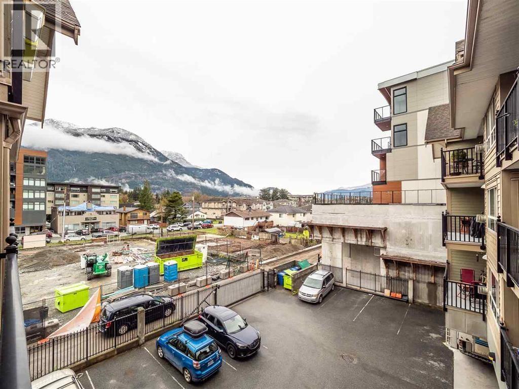 2FL 38003 SECOND AVENUE, Squamish