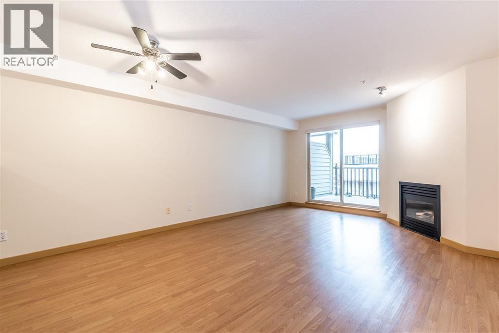 2FL 38003 SECOND AVENUE, Squamish