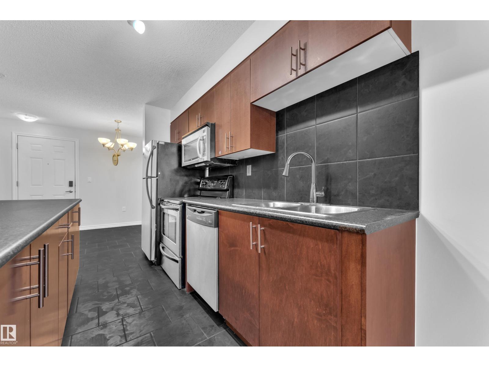 #210 10118 106 AV NW, Edmonton