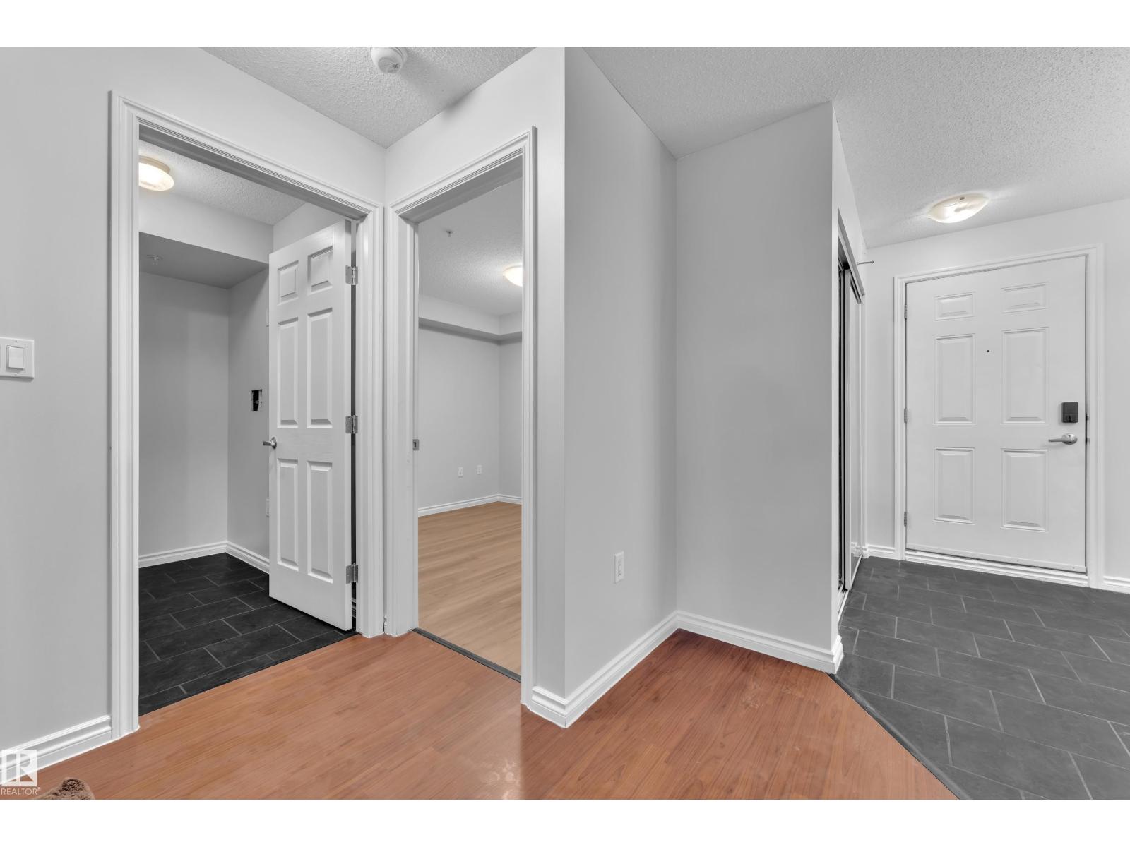 #210 10118 106 AV NW, Edmonton