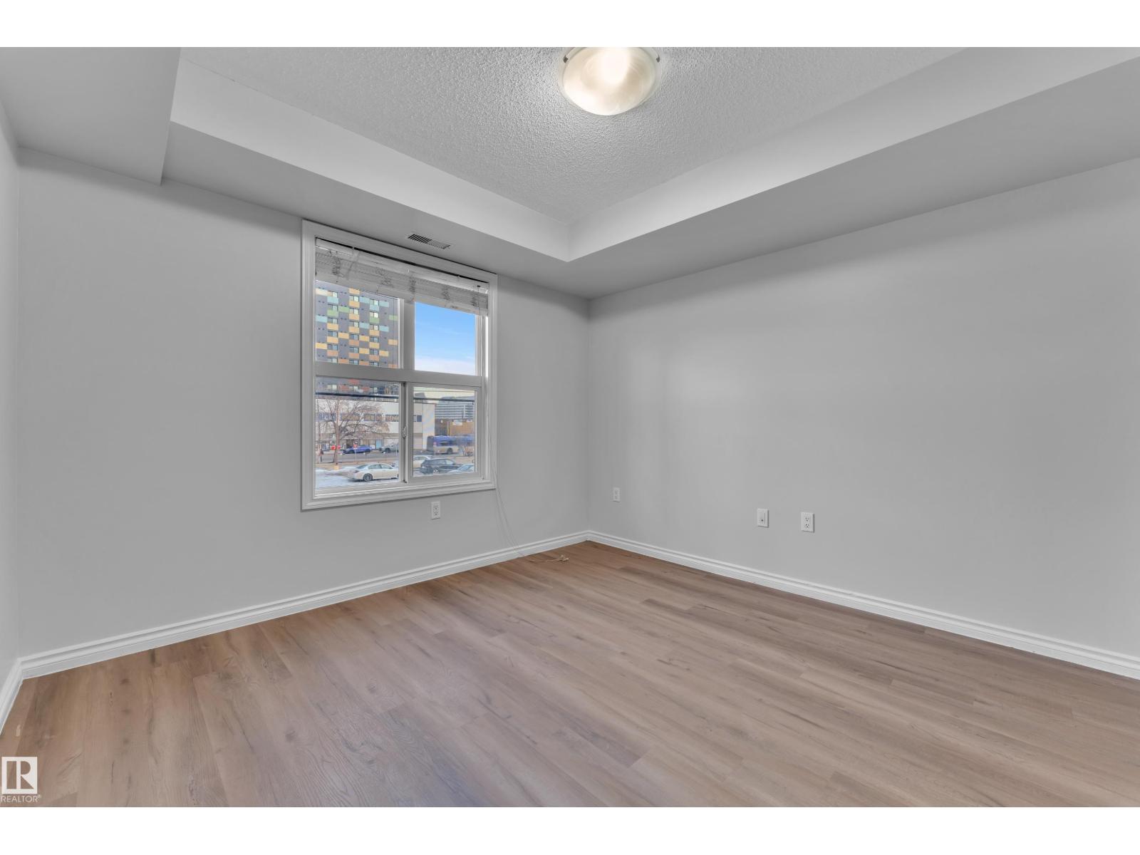 #210 10118 106 AV NW, Edmonton