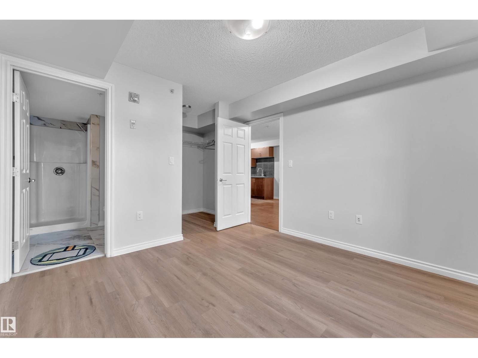 #210 10118 106 AV NW, Edmonton