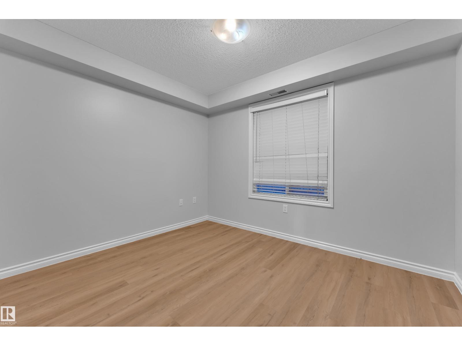 #210 10118 106 AV NW, Edmonton