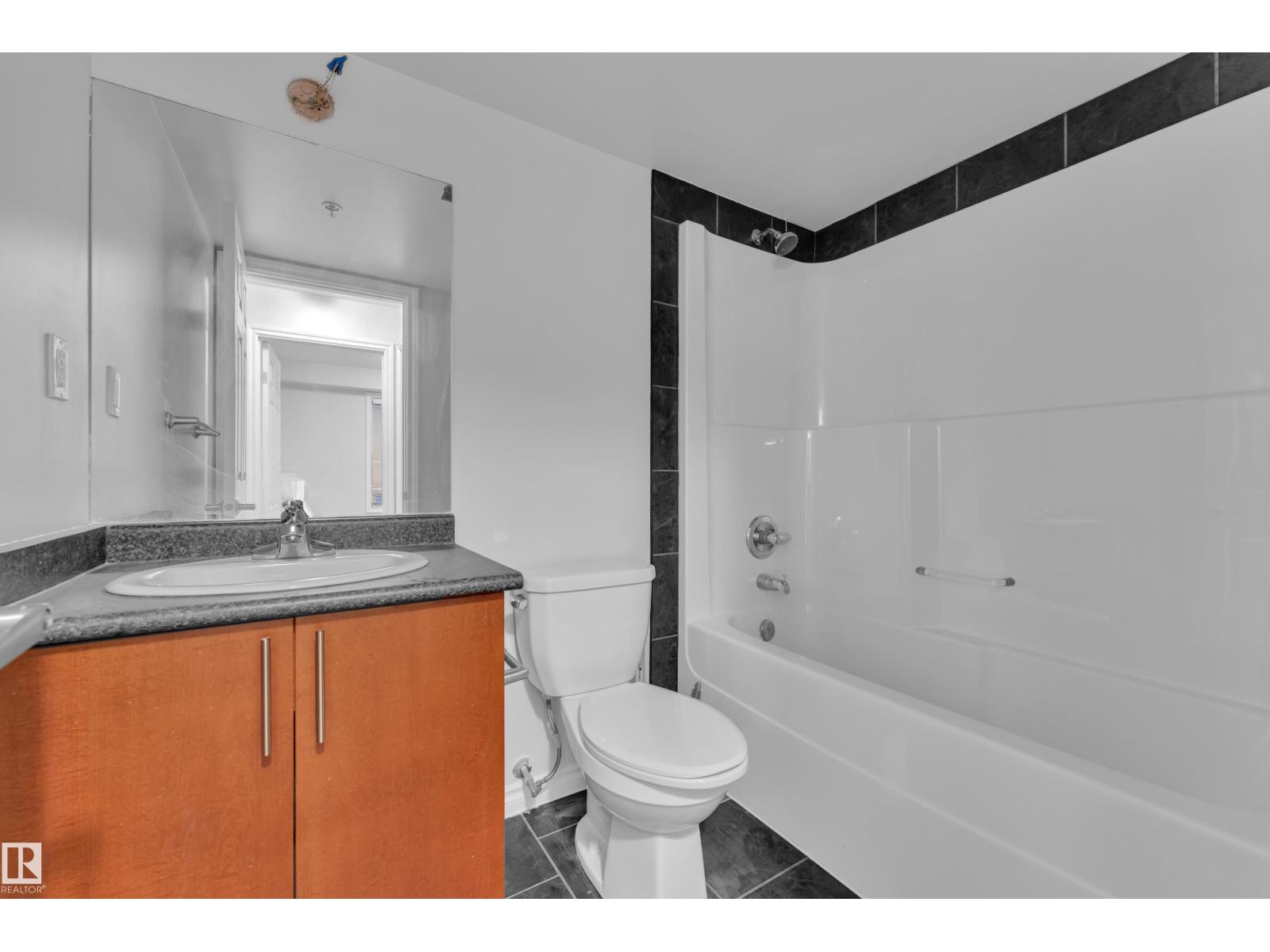 #210 10118 106 AV NW, Edmonton