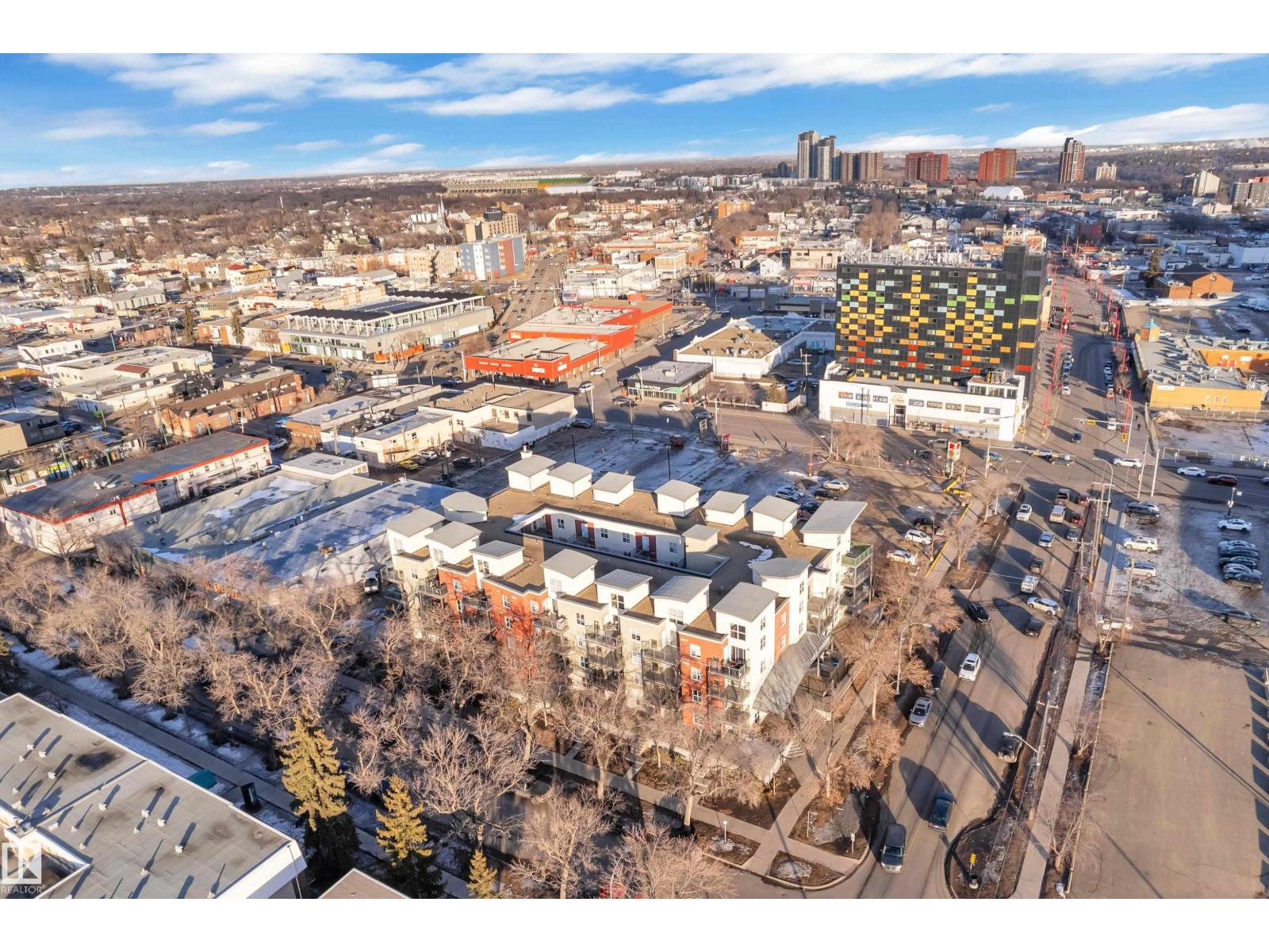 #210 10118 106 AV NW, Edmonton