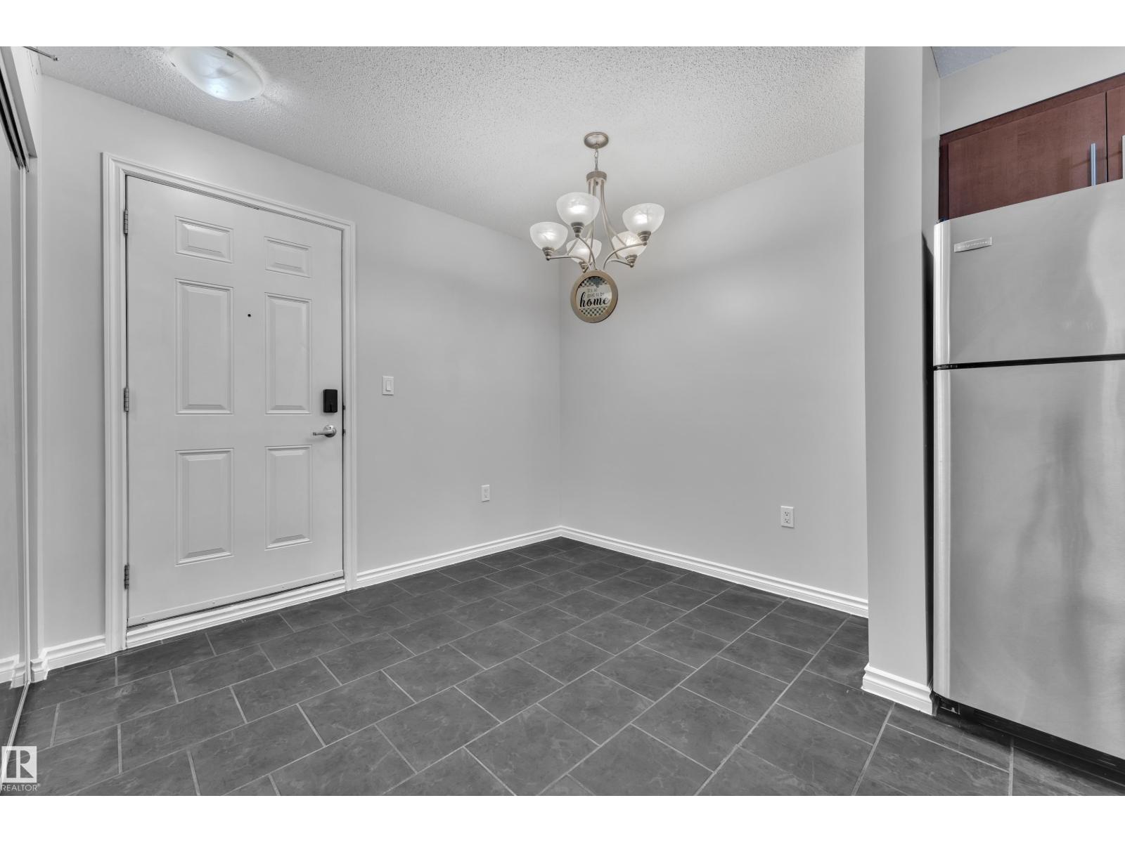 #210 10118 106 AV NW, Edmonton