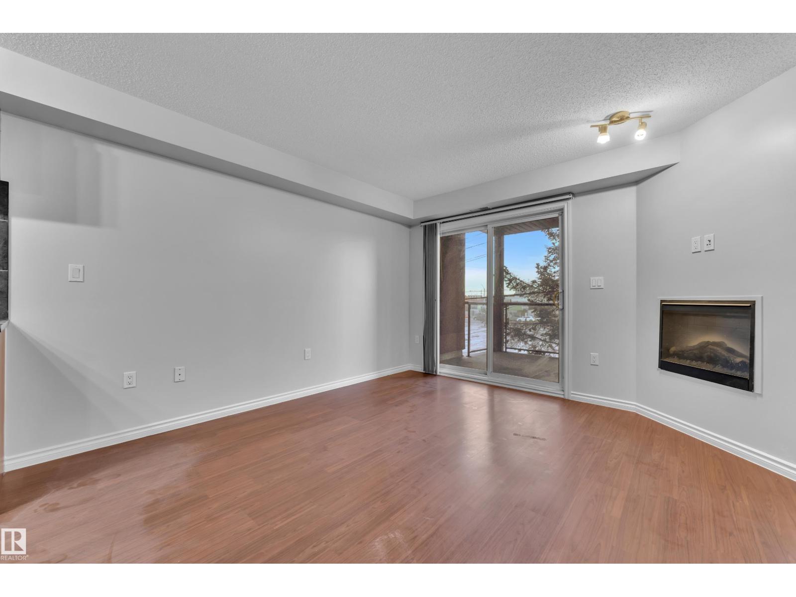 #210 10118 106 AV NW, Edmonton