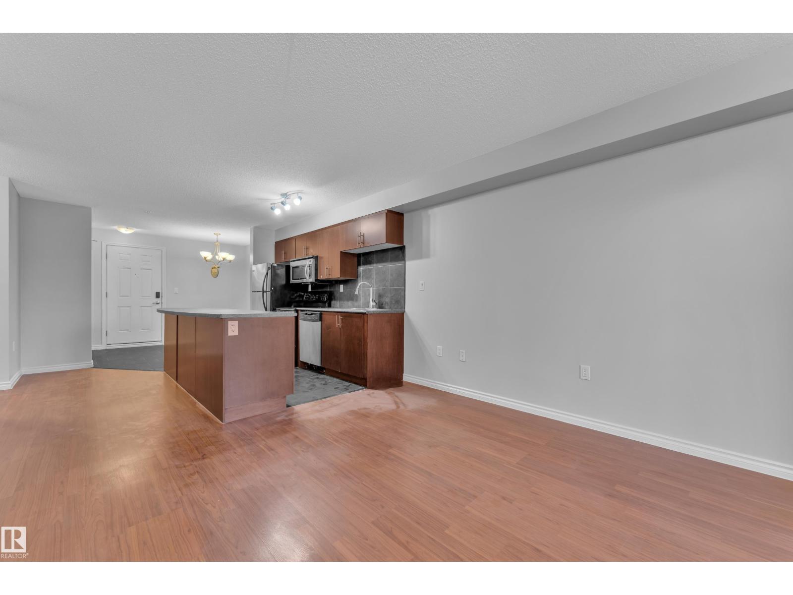 #210 10118 106 AV NW, Edmonton