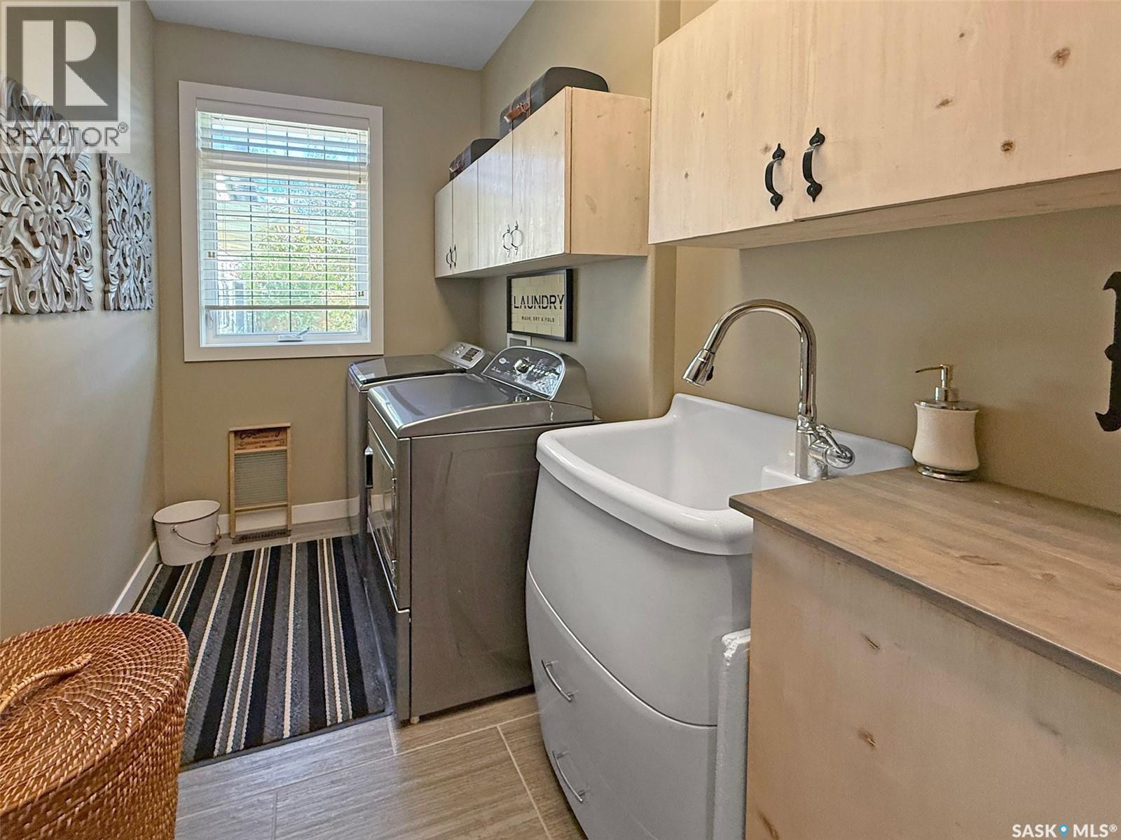 225 11th AVENUE SE — photo 21