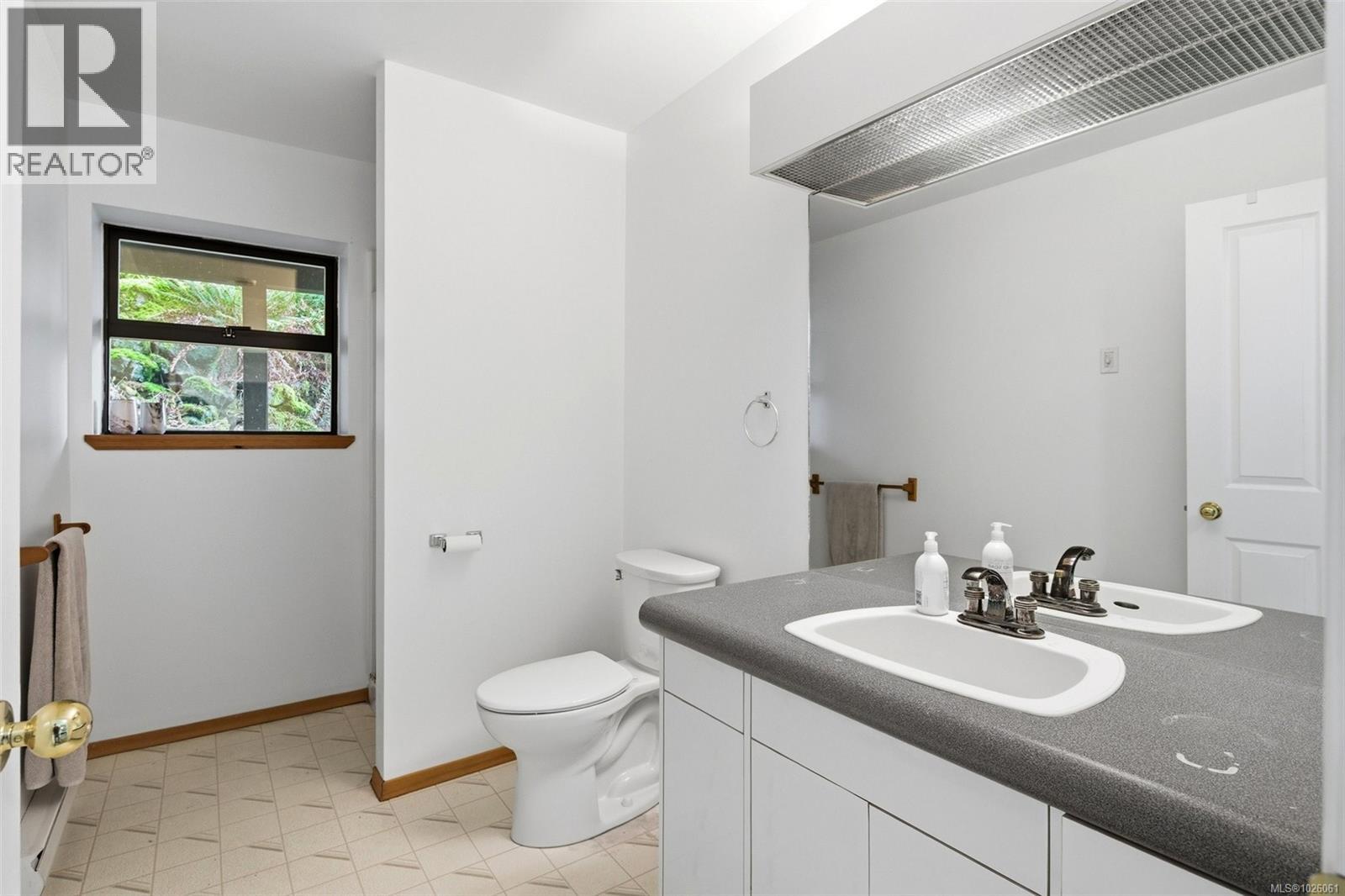 1691 Strathcona Heights Rd, Shawnigan Lake