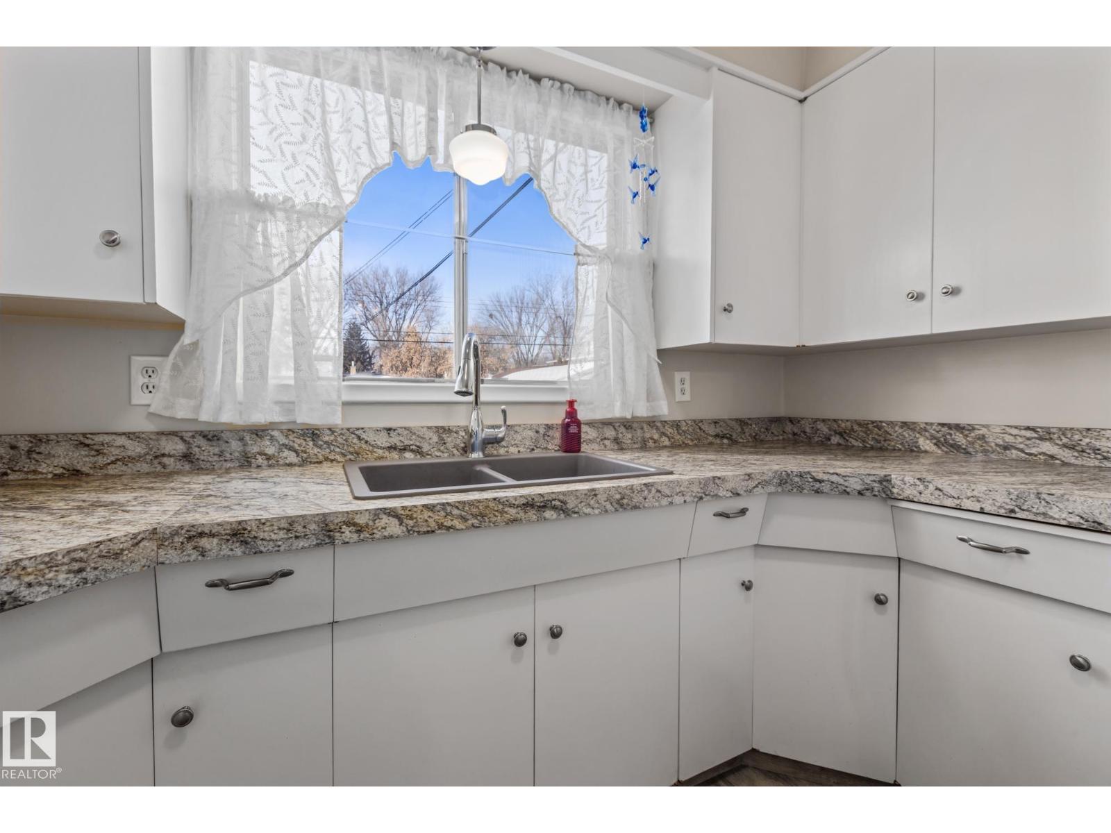 11926/11928 56 ST NW, Edmonton