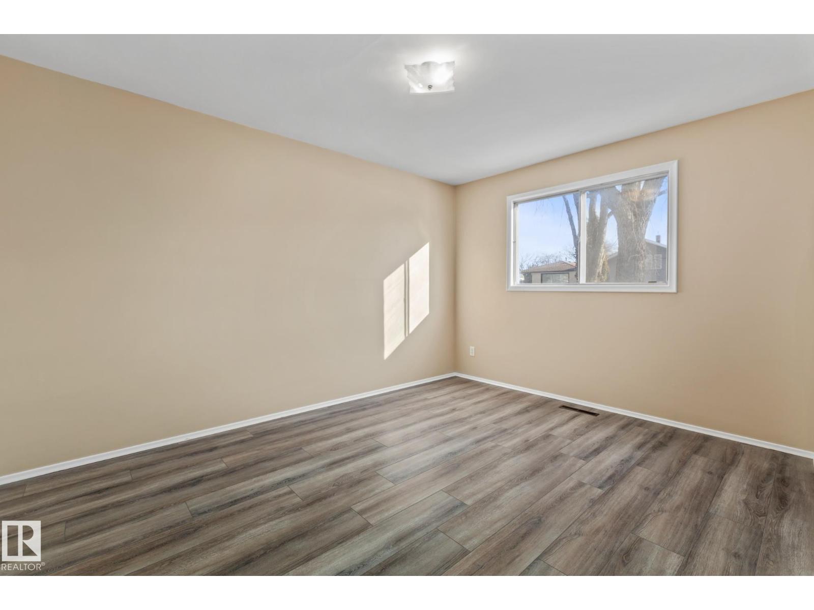 11926/11928 56 ST NW, Edmonton