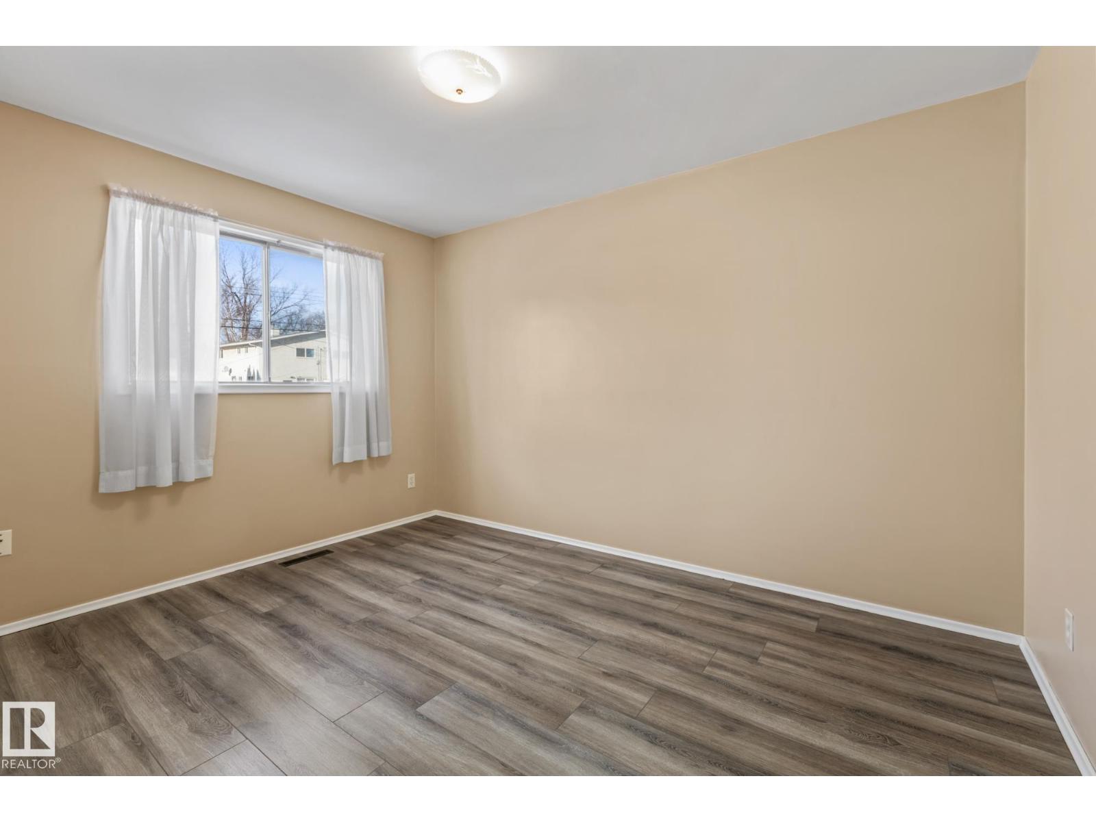 11926/11928 56 ST NW, Edmonton