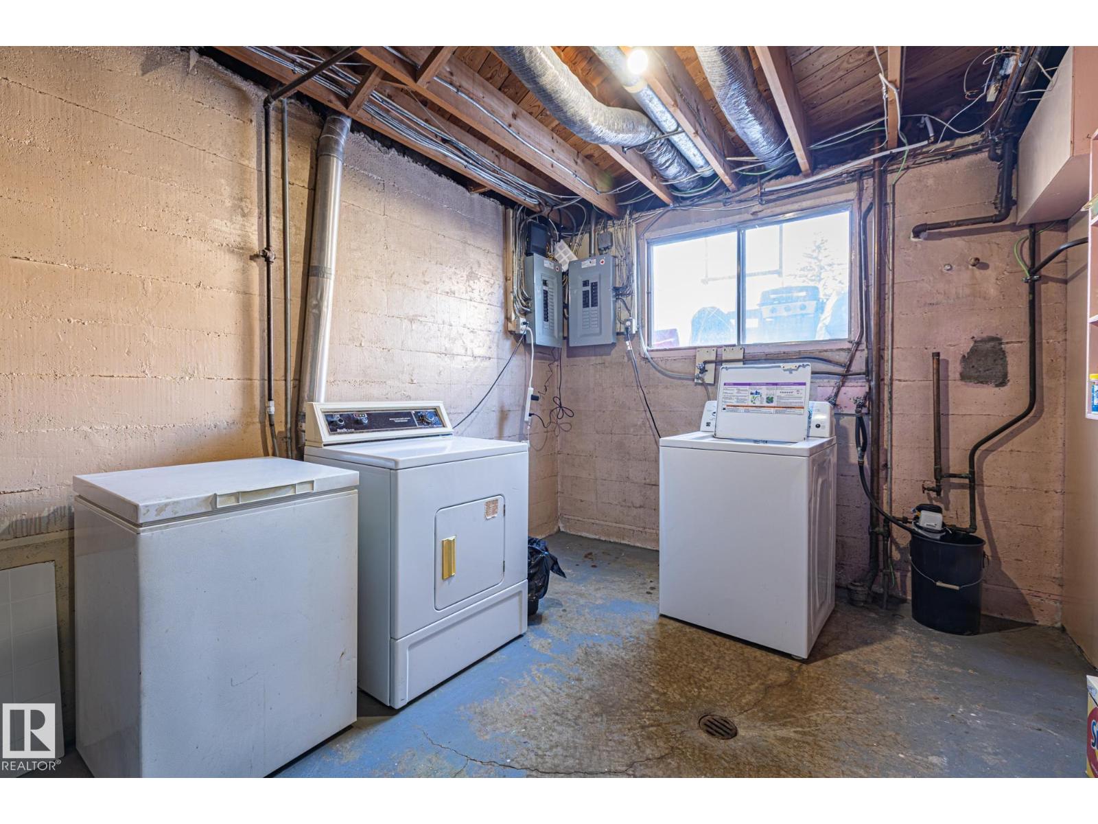 11926/11928 56 ST NW, Edmonton