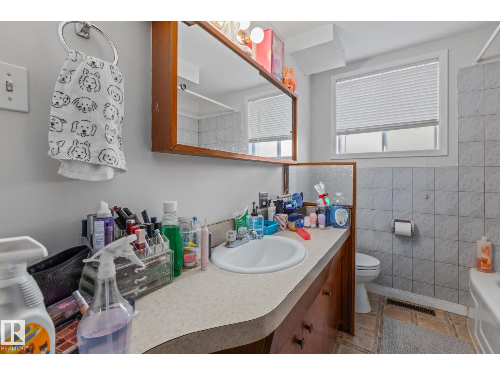 11926/11928 56 ST NW, Edmonton