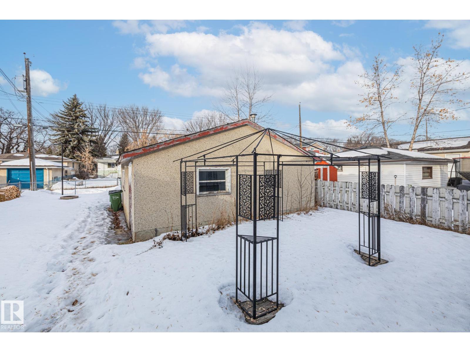 11926/11928 56 ST NW, Edmonton