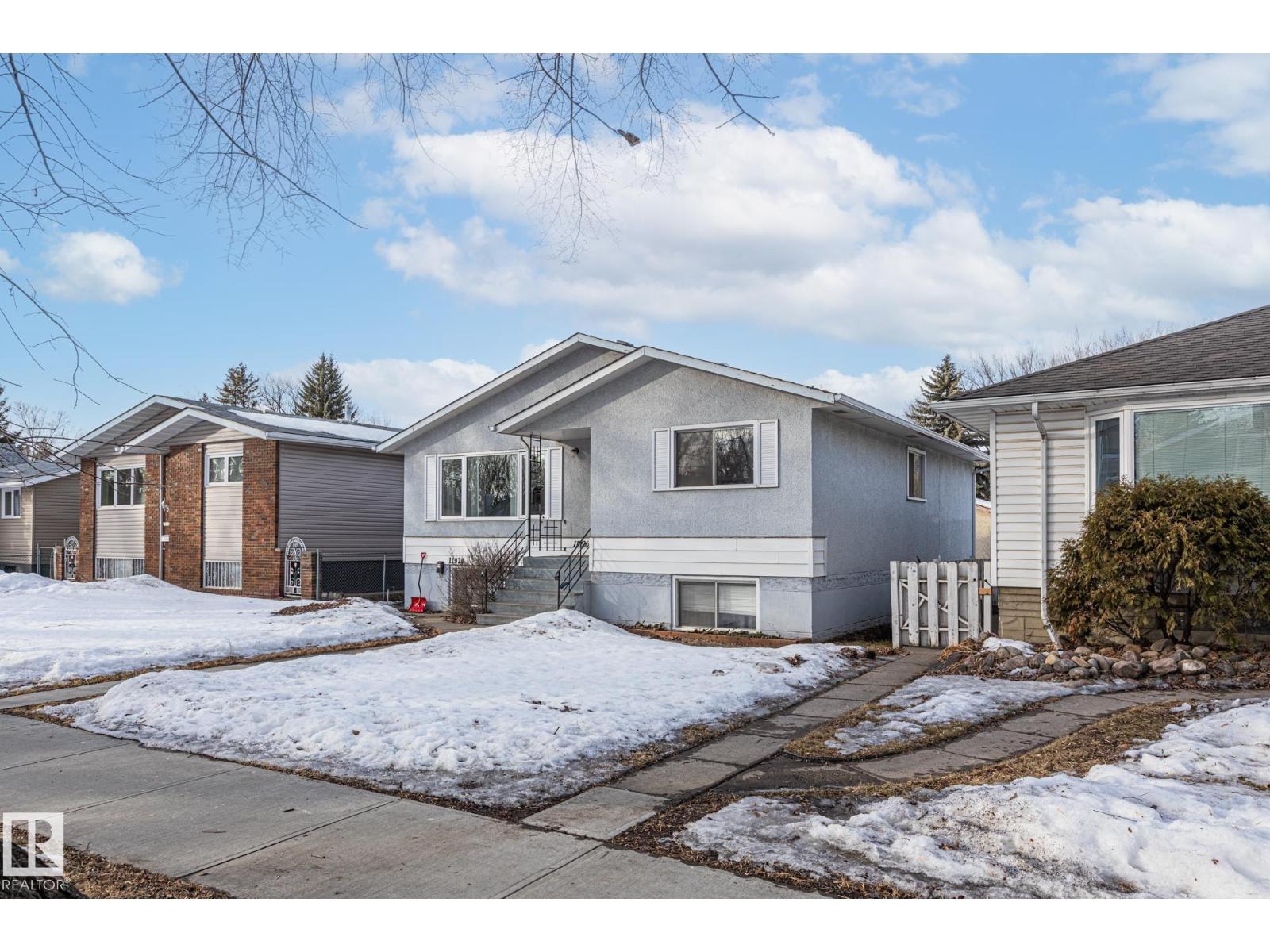 11926/11928 56 ST NW, Edmonton