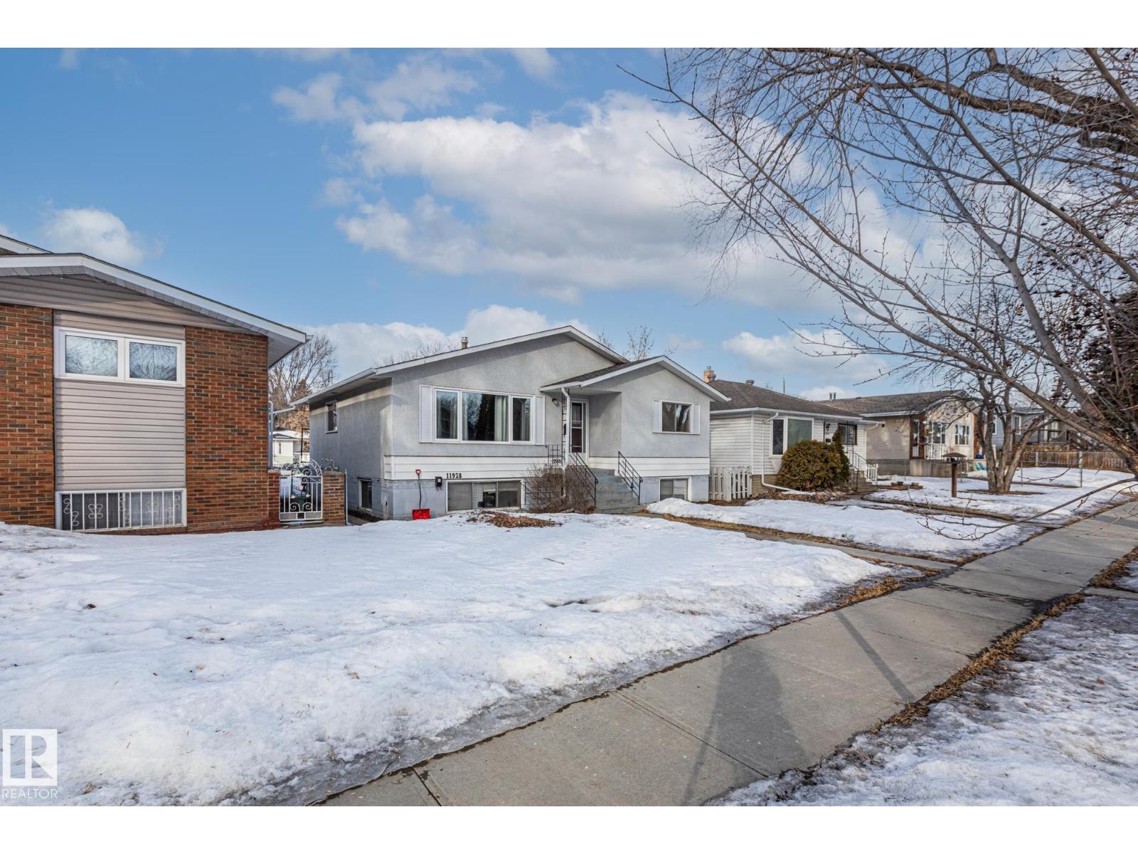 11926/11928 56 ST NW, Edmonton