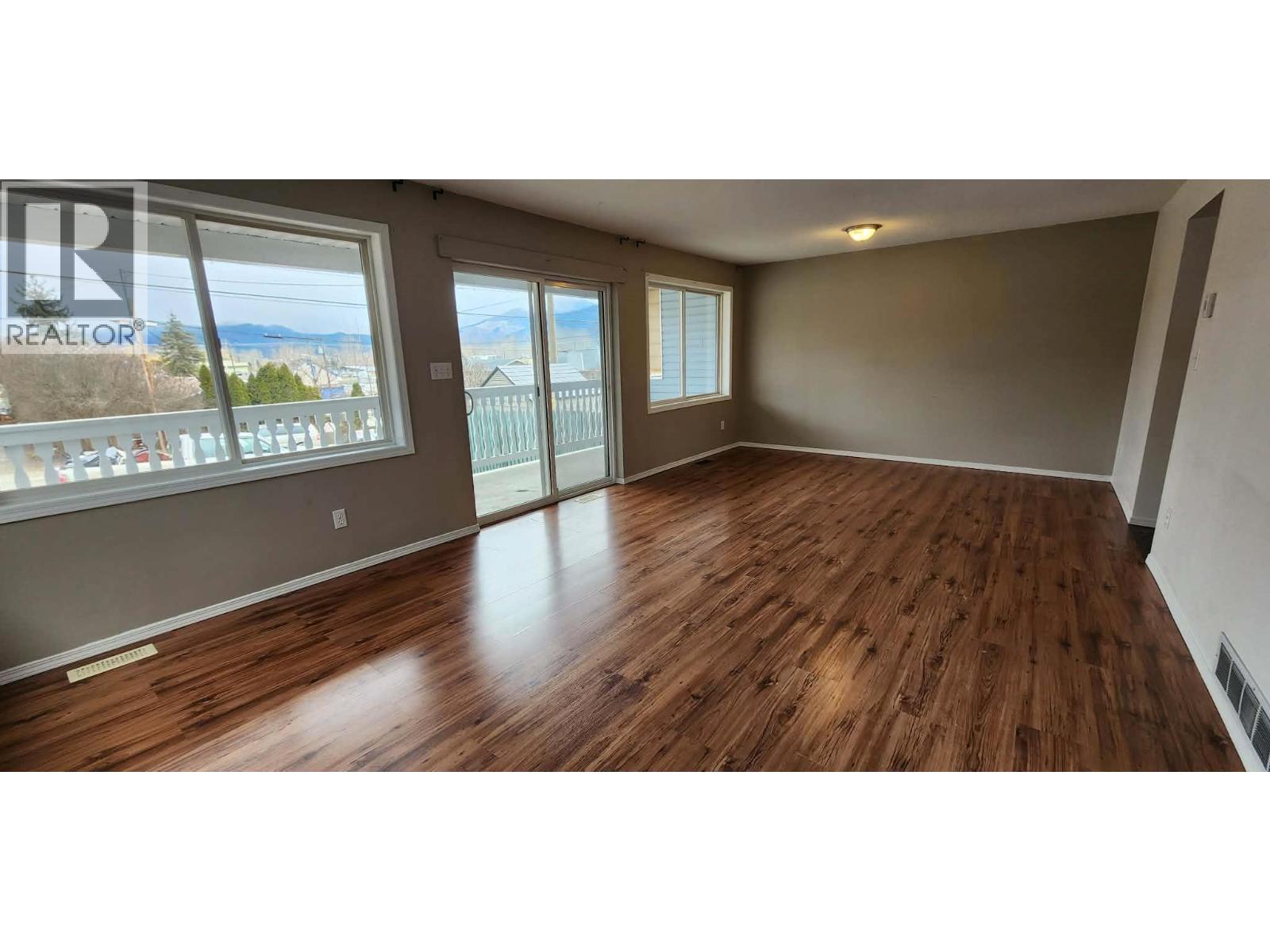 2110 Park Avenue, Lumby