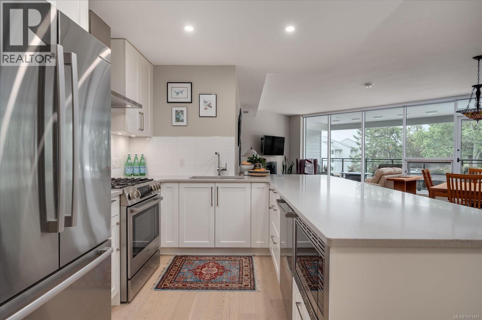 305 3529 Dolphin Dr, Nanoose Bay