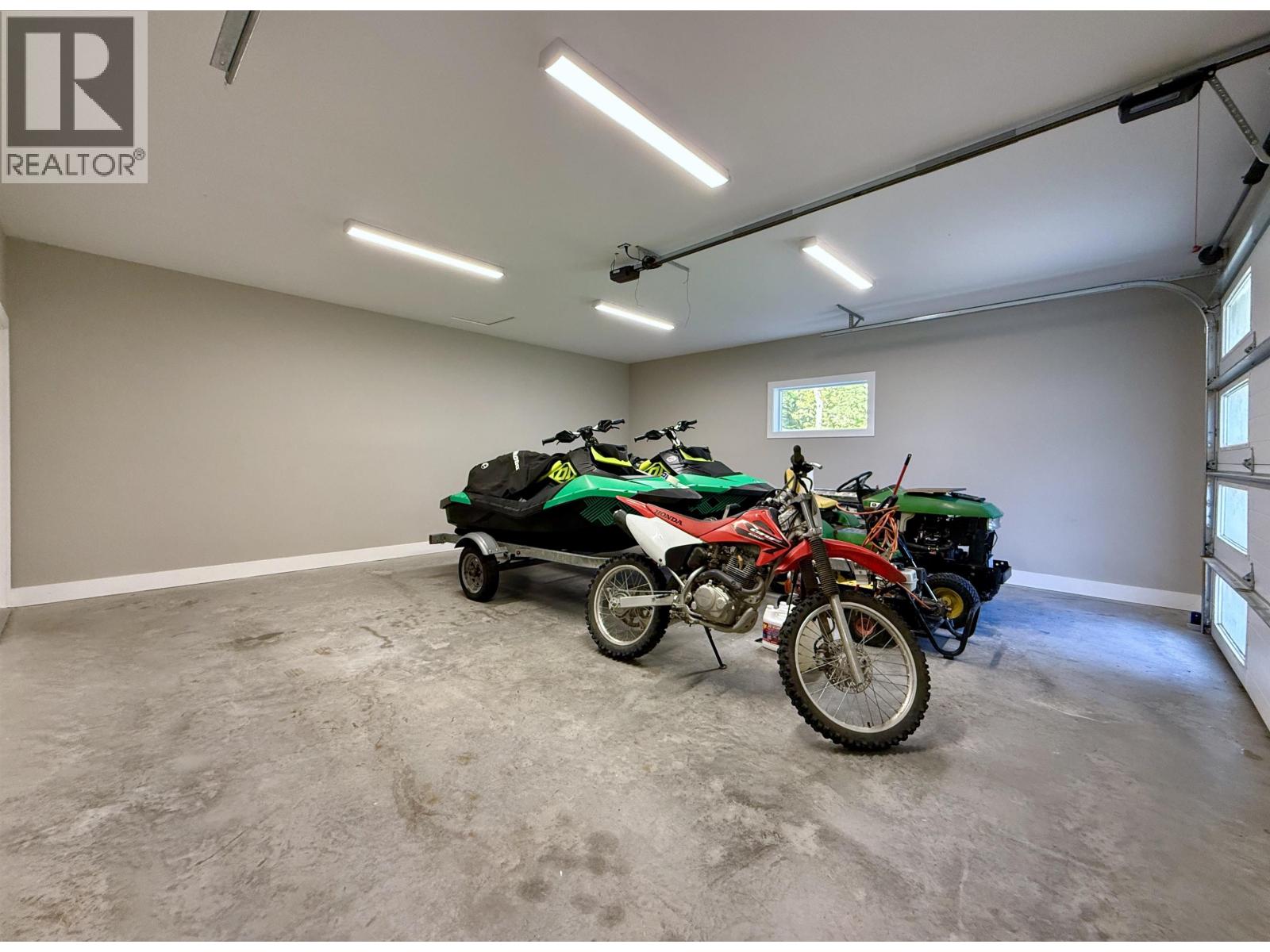 2061 TWIN CREEKS ROAD, Langdale